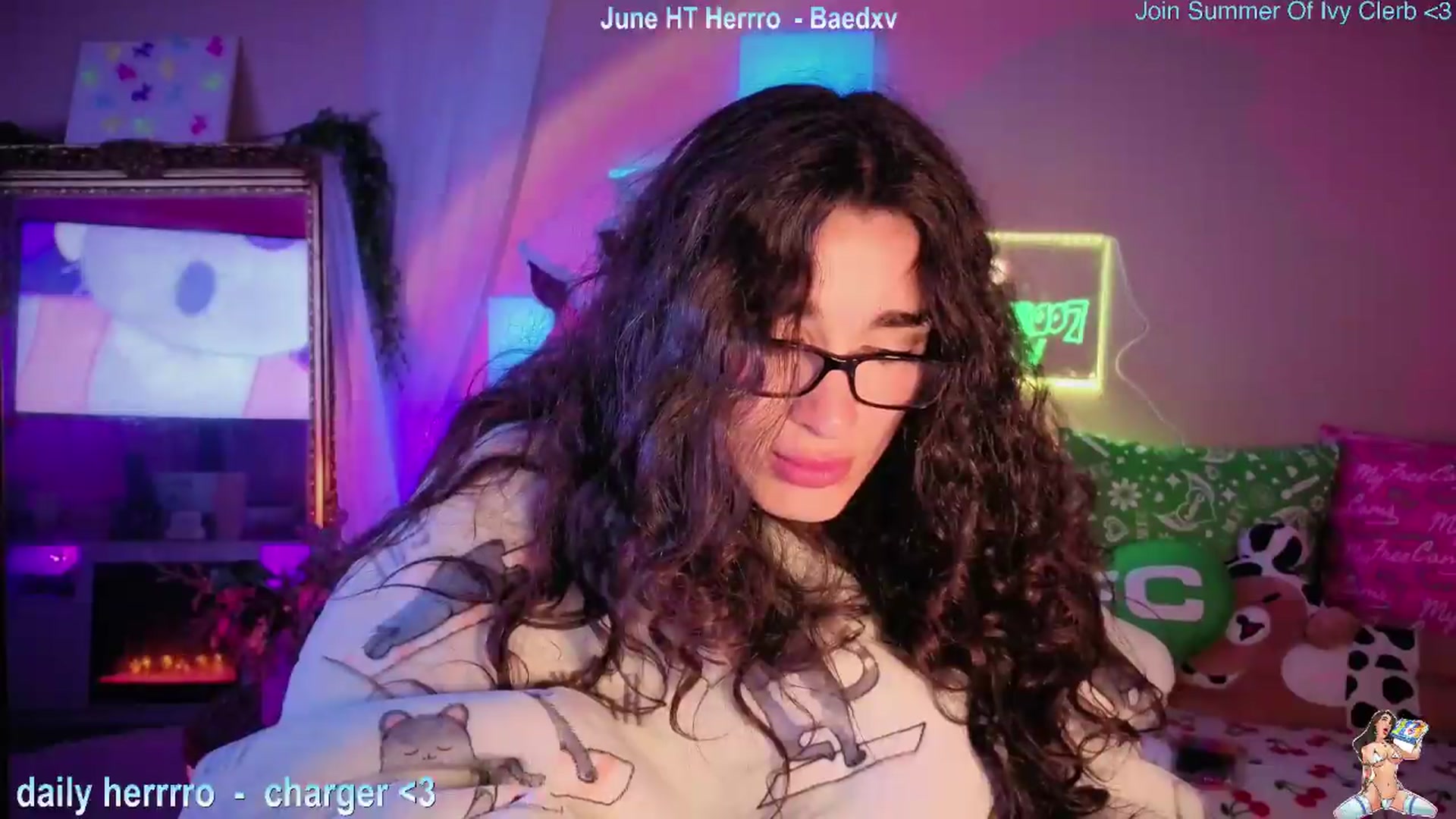 Gallery image thumbnail from Itsivyblue's myfreecams stream on, 06/11/2026, 04:37 image 19 of 20