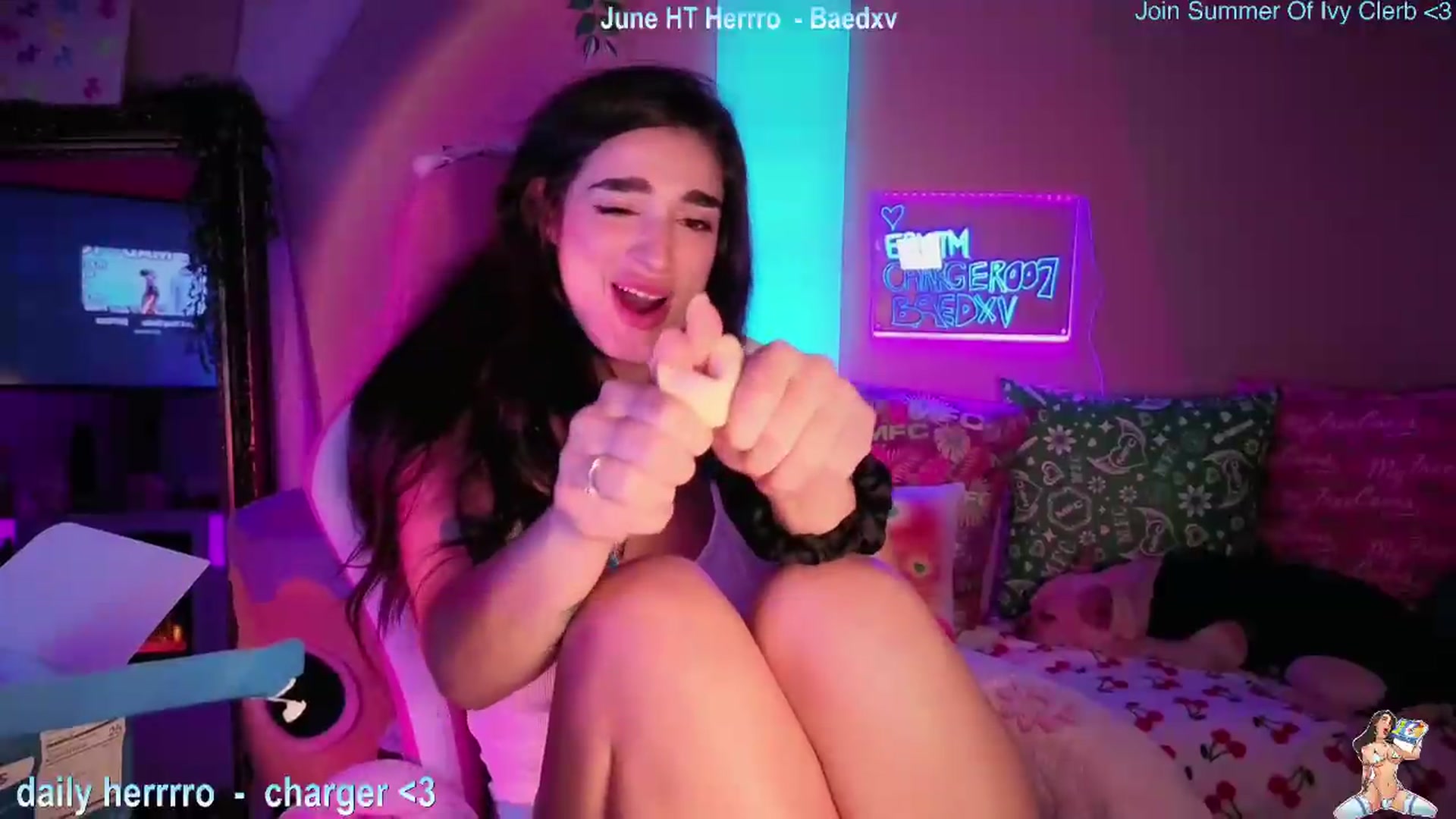 Gallery image thumbnail from Itsivyblue's myfreecams stream on, 06/22/2026, 04:42 image 4 of 20