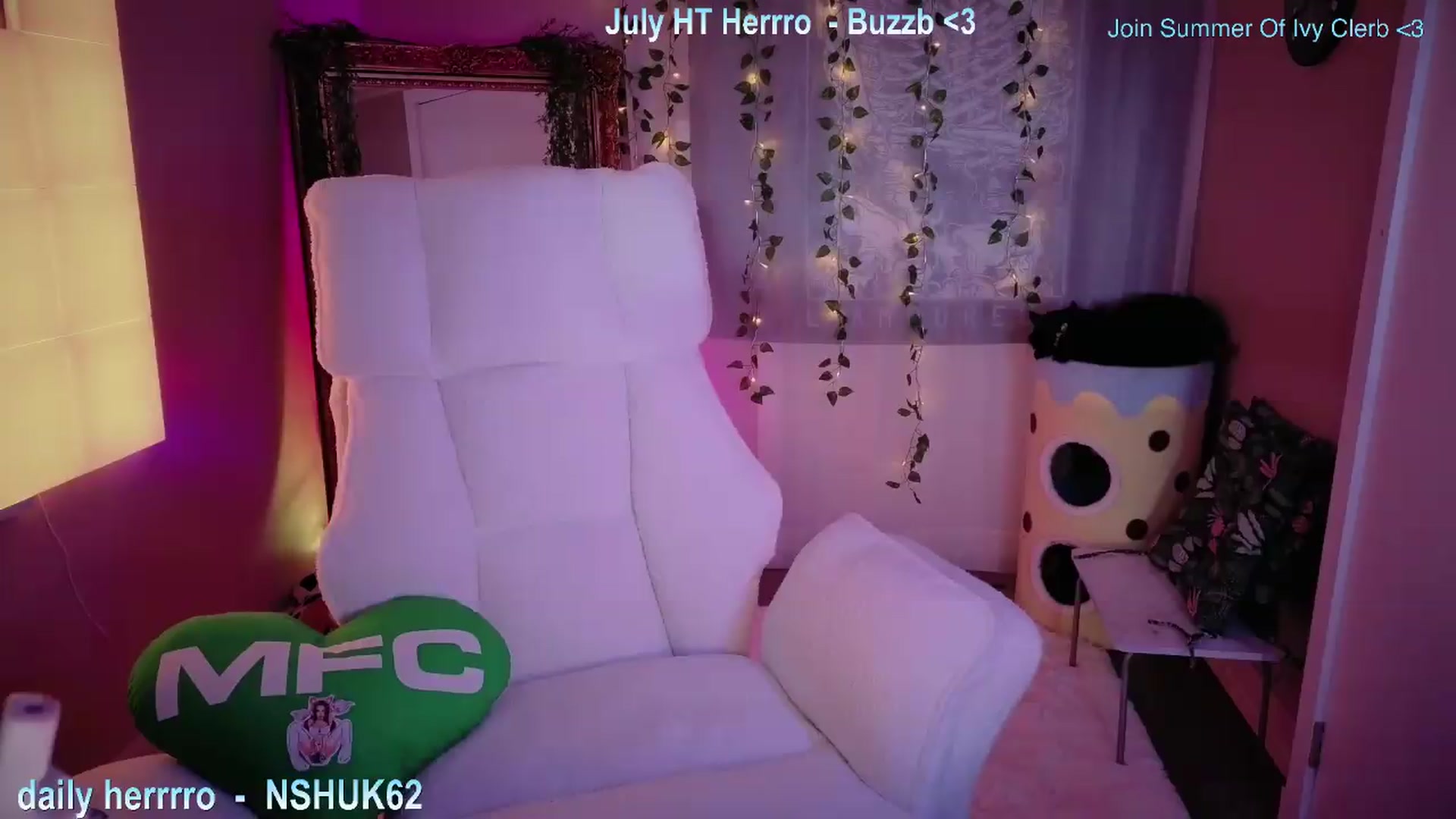 Gallery image thumbnail from Itsivyblue's myfreecams stream on, 07/01/2026, 16:13 image 12 of 20