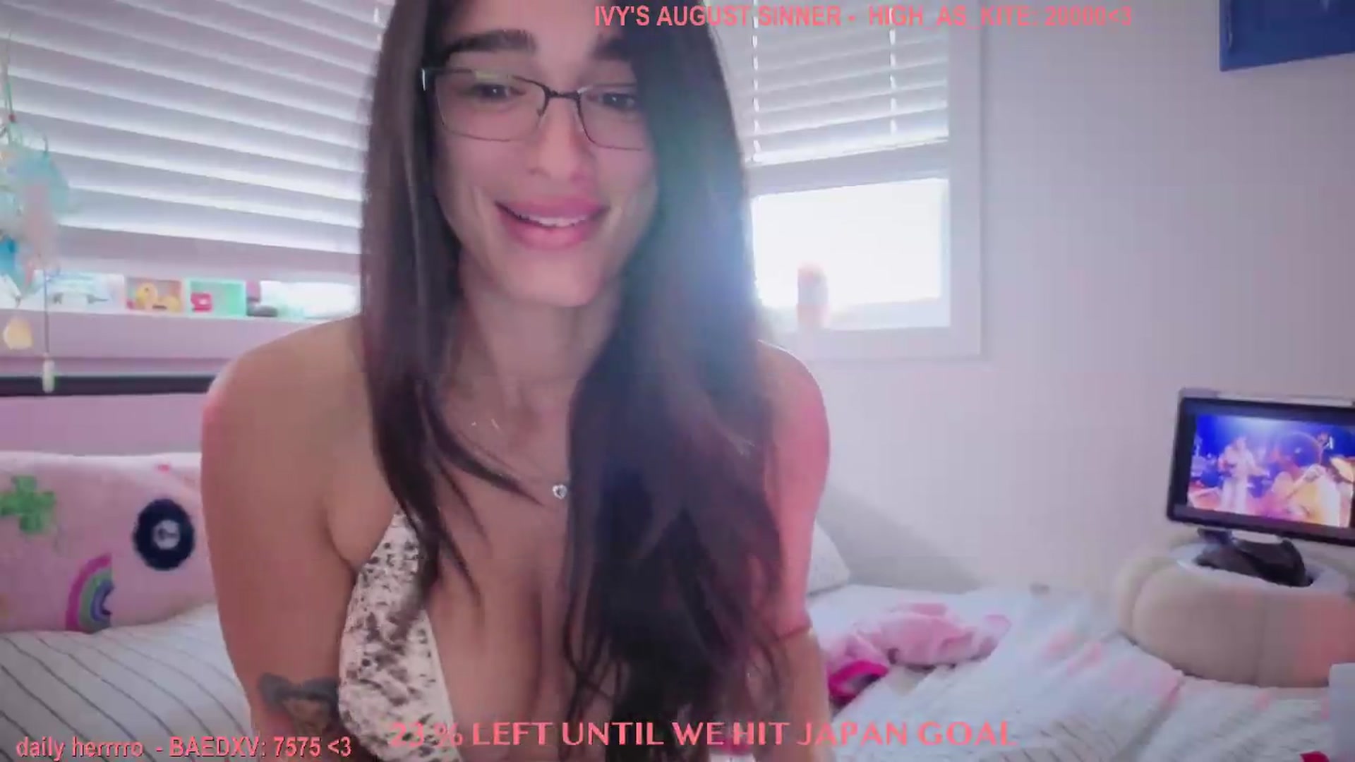Gallery image thumbnail from Itsivyblue's myfreecams stream on, 08/19/2026, 13:25 image 18 of 20