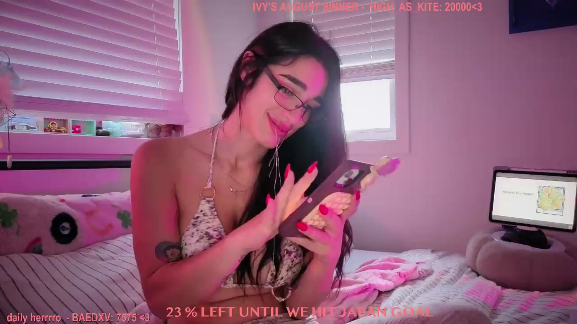 Gallery image thumbnail from Itsivyblue's myfreecams stream on, 08/19/2026, 13:25 image 9 of 20