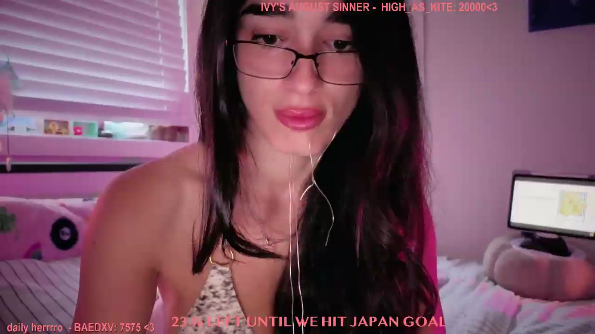 Gallery image thumbnail from Itsivyblue's myfreecams stream on, 08/19/2026, 13:25 image 10 of 20