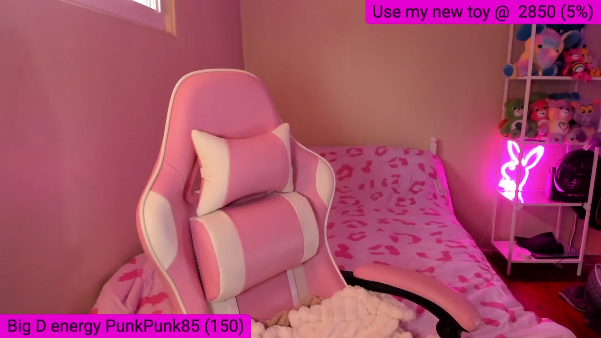 Gallery image thumbnail from Itslaurenxo's myfreecams stream on, 01/06/2026, 19:00 image 19 of 20