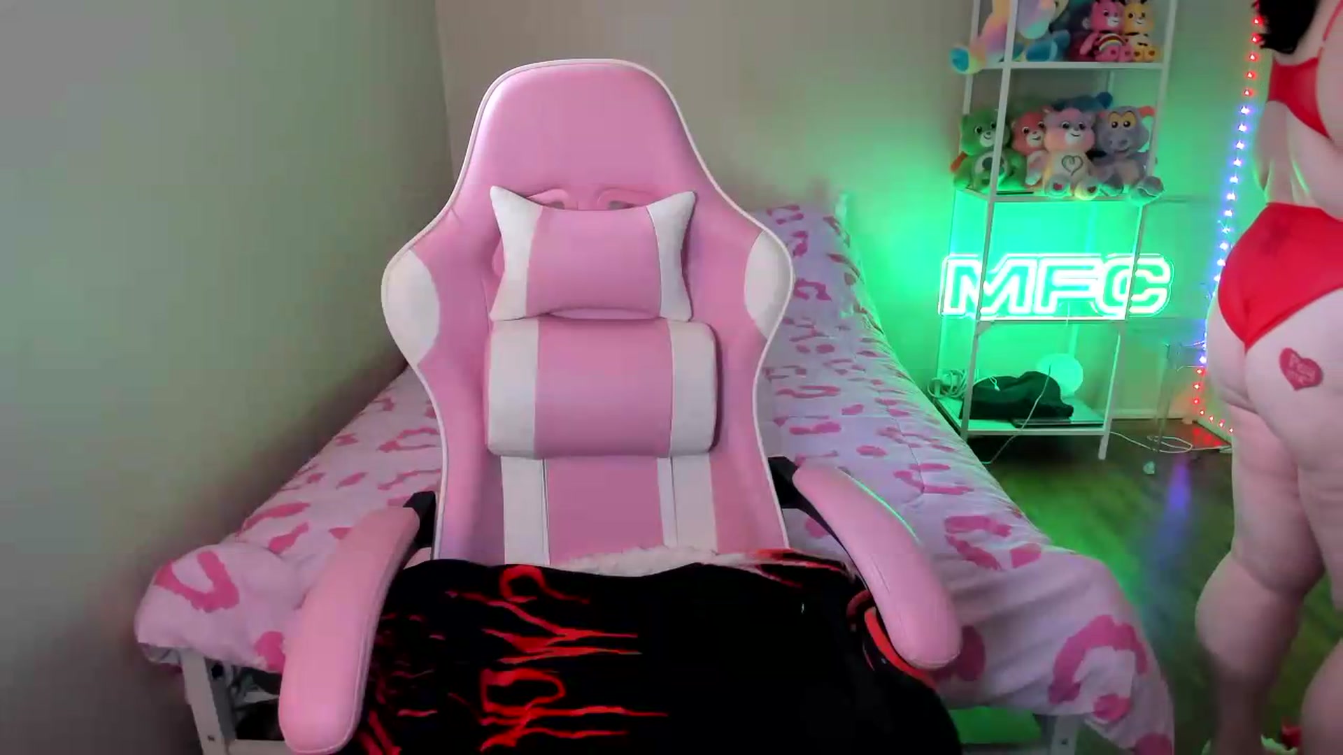 Gallery image thumbnail from Itslaurenxo's myfreecams stream on, 07/30/2026, 19:26 image 15 of 20