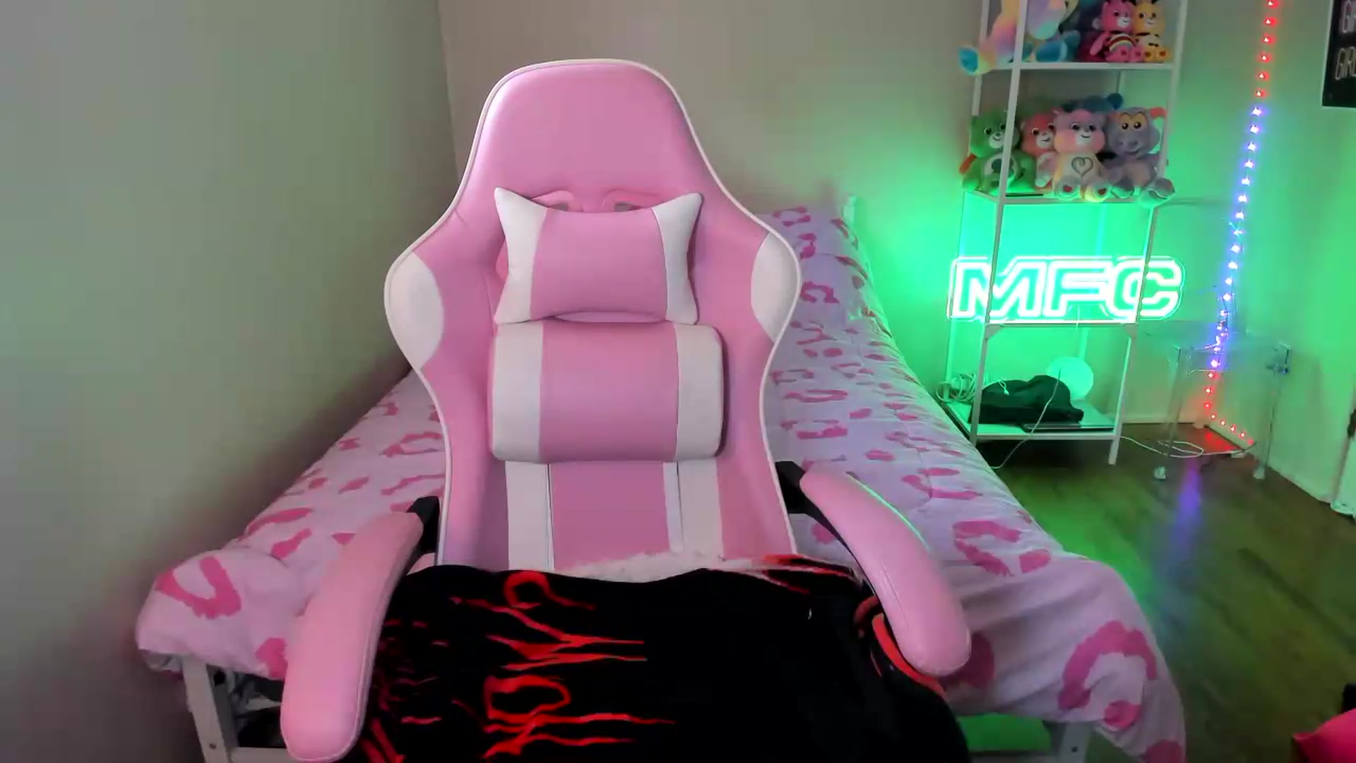 Gallery image thumbnail from Itslaurenxo's myfreecams stream on, 07/30/2026, 19:26 image 18 of 20