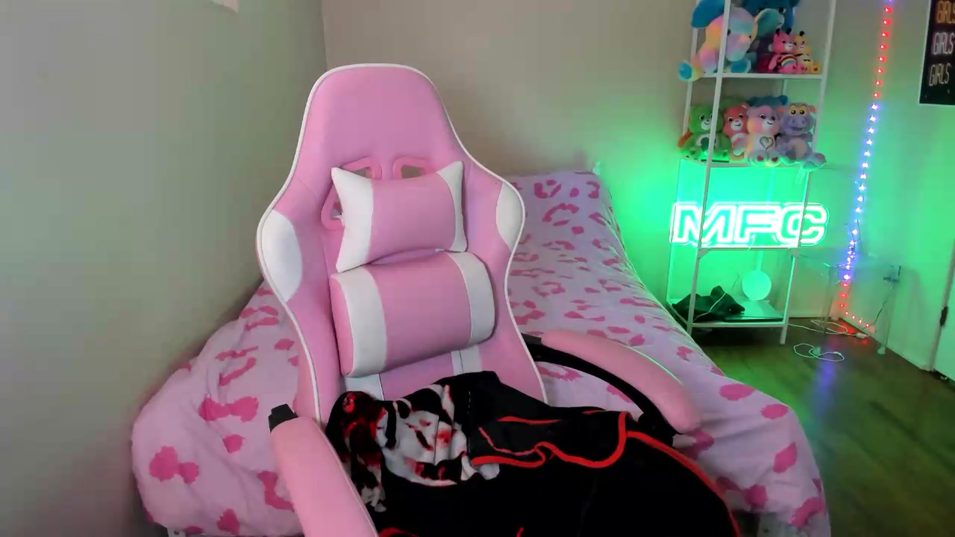 Gallery image thumbnail from Itslaurenxo's myfreecams stream on, 09/09/2026, 20:22 image 7 of 20