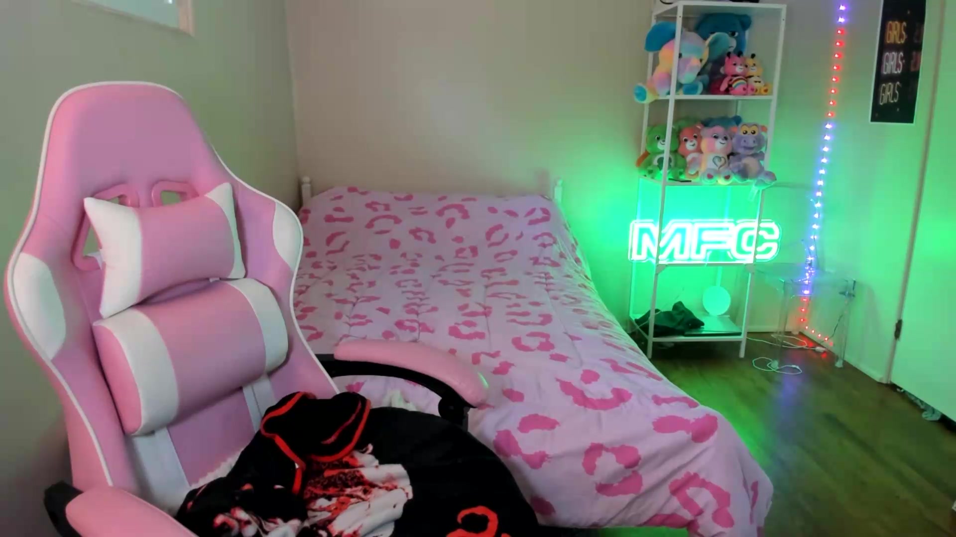 Gallery image thumbnail from Itslaurenxo's myfreecams stream on, 09/10/2026, 20:37 image 8 of 20