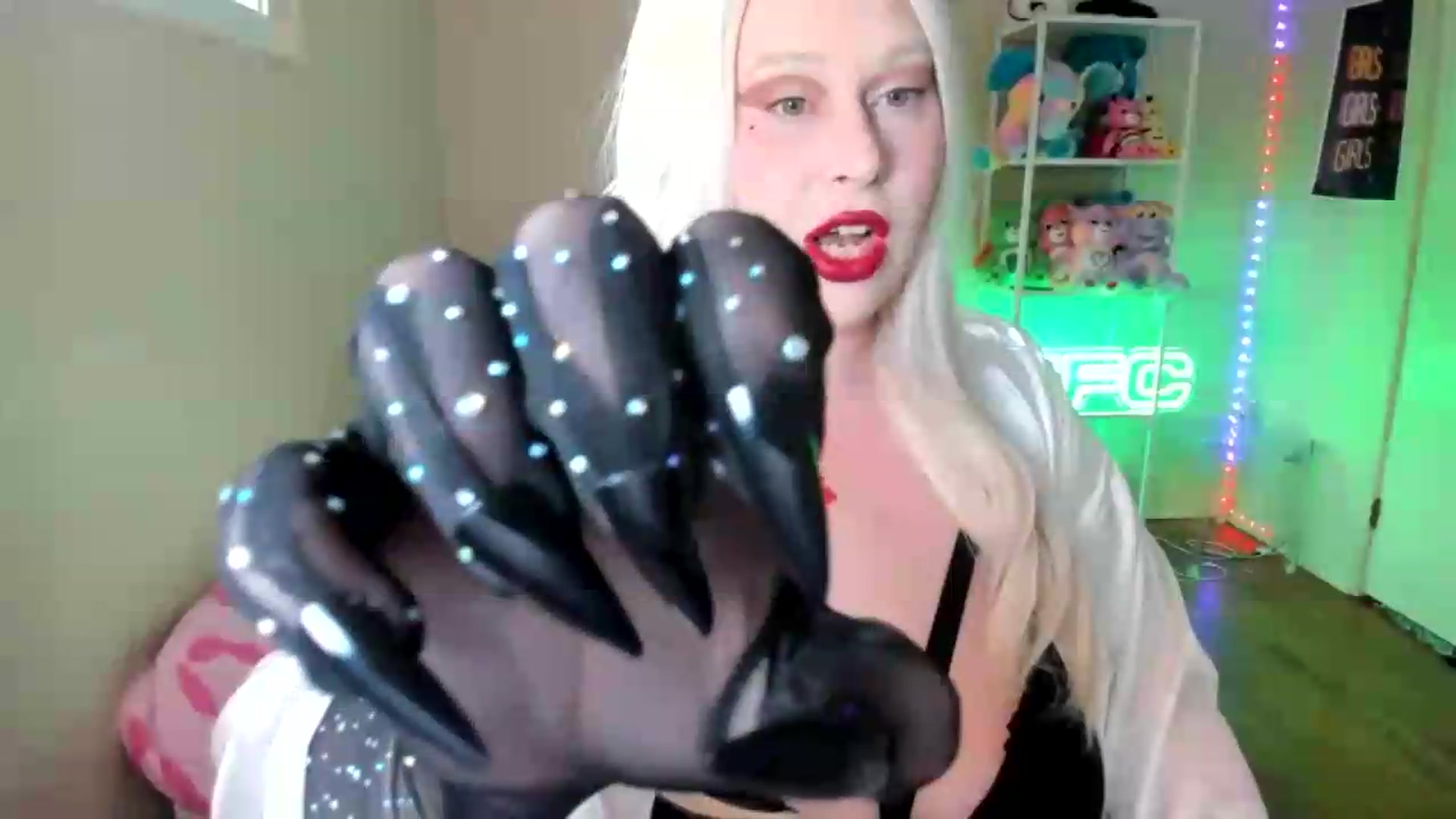 Gallery image thumbnail from Itslaurenxo's myfreecams stream on, 09/18/2026, 17:59 image 9 of 20