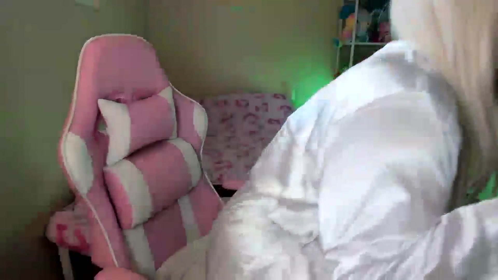 Gallery image thumbnail from Itslaurenxo's myfreecams stream on, 09/18/2026, 19:28 image 4 of 20