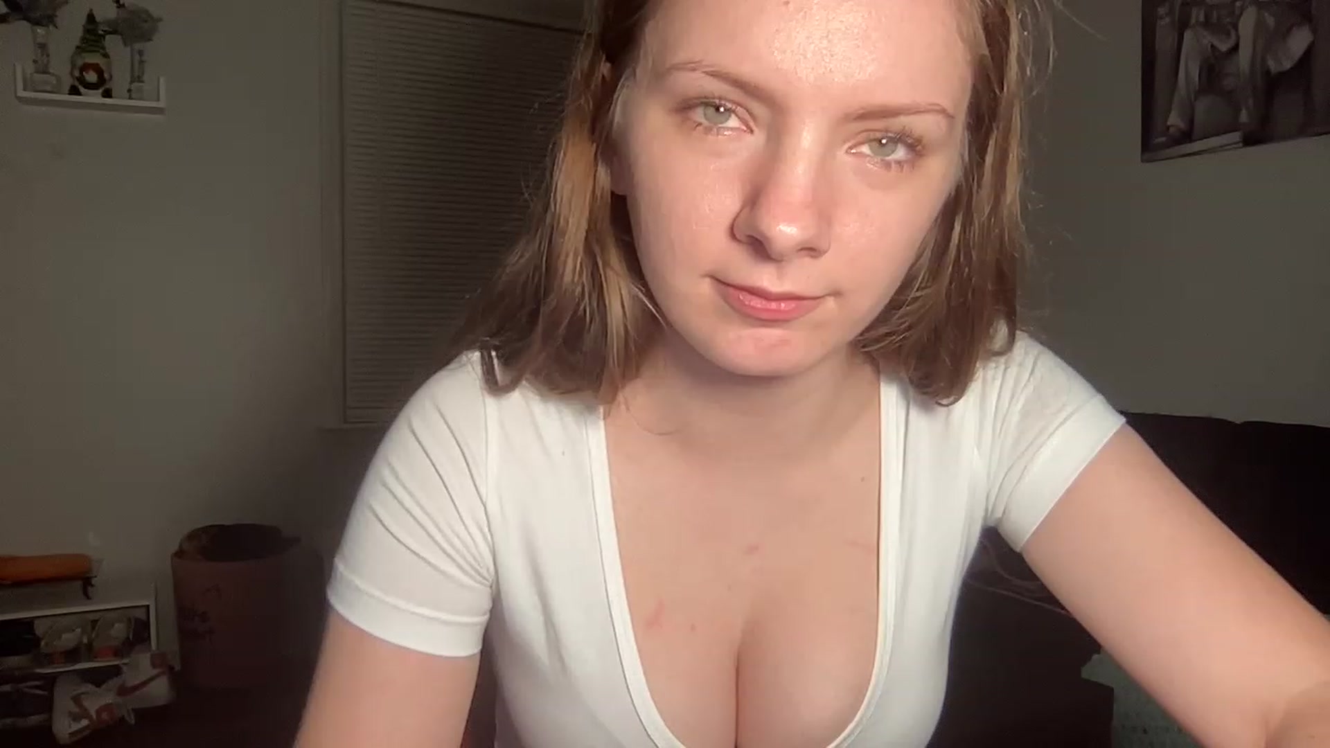 Gallery image thumbnail from Itslizzy22's myfreecams stream on, 12/16/2022, 07:57 image 15 of 20