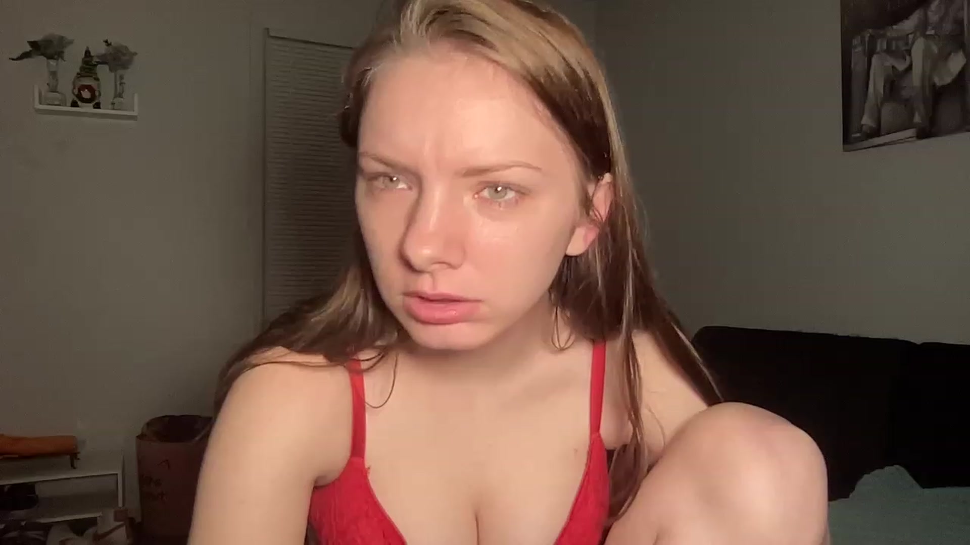 Gallery image thumbnail from Itslizzy22's myfreecams stream on, 12/19/2022, 01:00 image 14 of 20