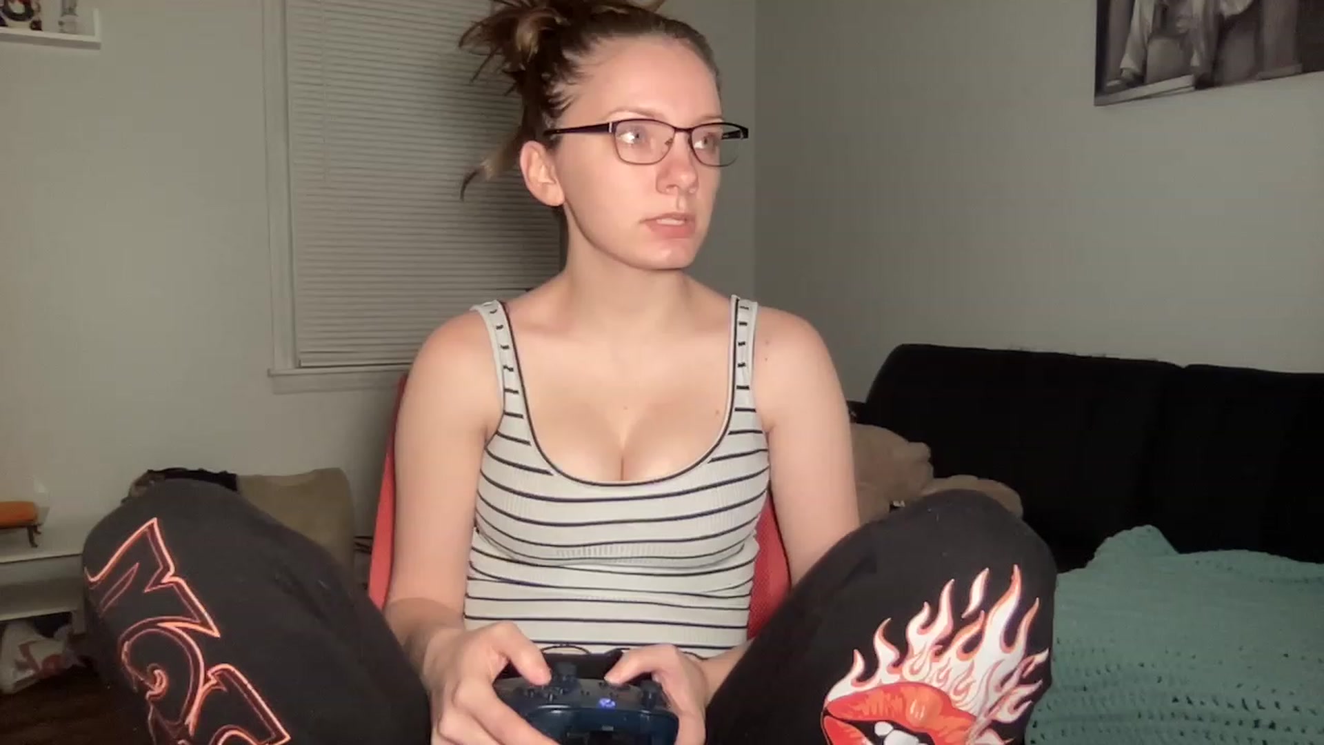 Gallery image thumbnail from Itslizzy22's myfreecams stream on, 12/19/2022, 09:34 image 6 of 20