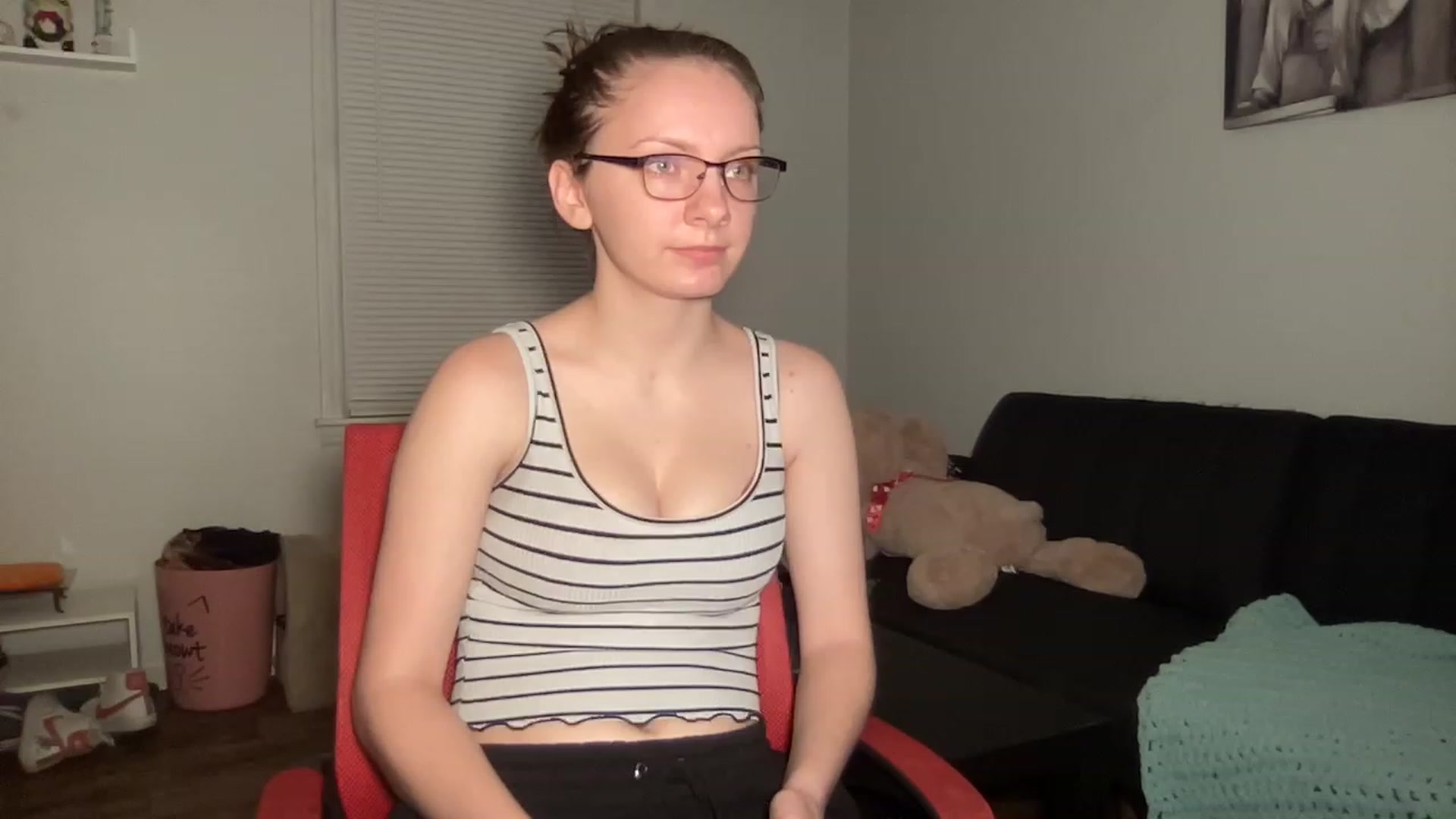 Gallery image thumbnail from Itslizzy22's myfreecams stream on, 12/19/2022, 09:34 image 14 of 20