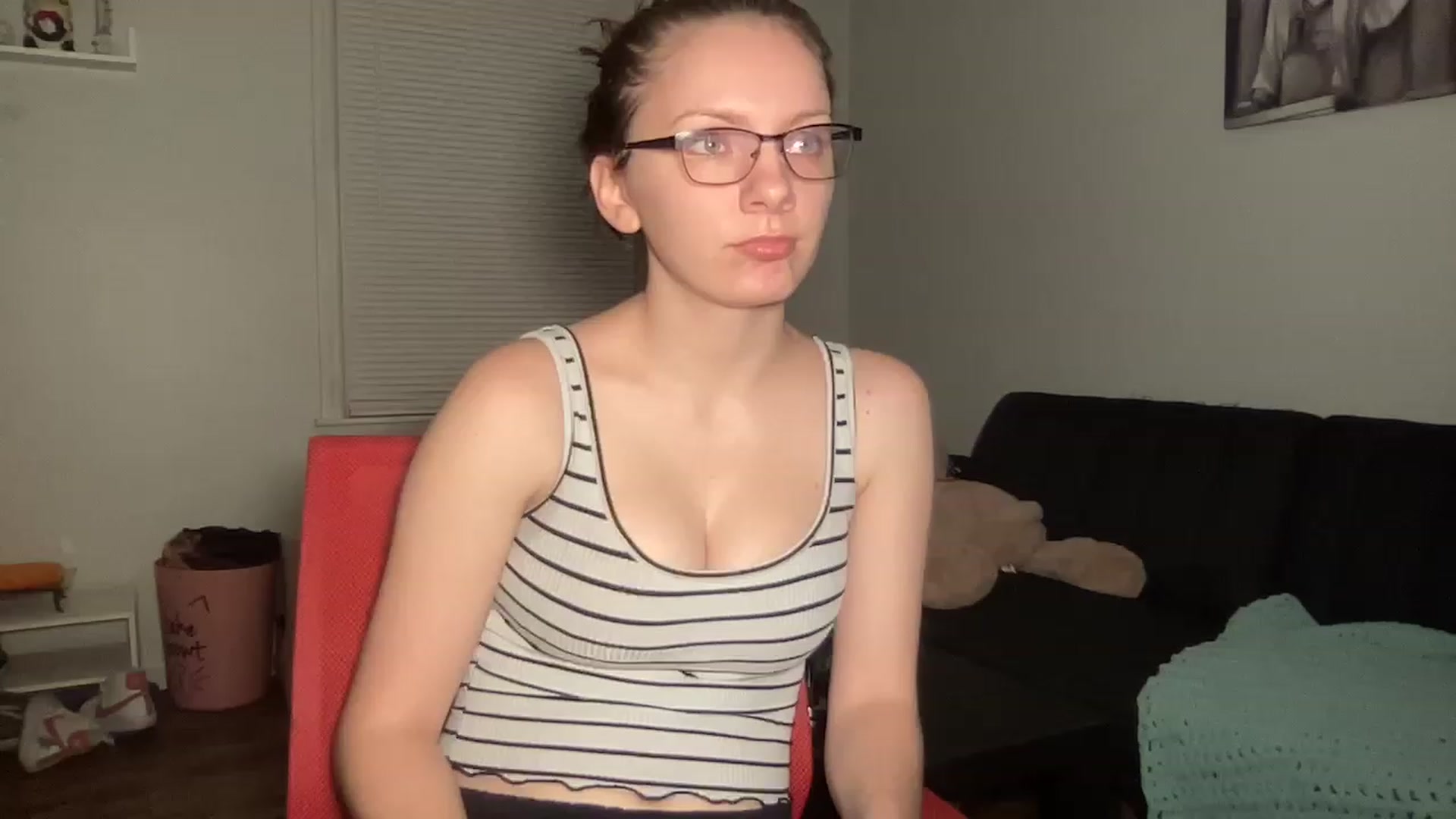 Gallery image thumbnail from Itslizzy22's myfreecams stream on, 12/19/2022, 09:34 image 19 of 20