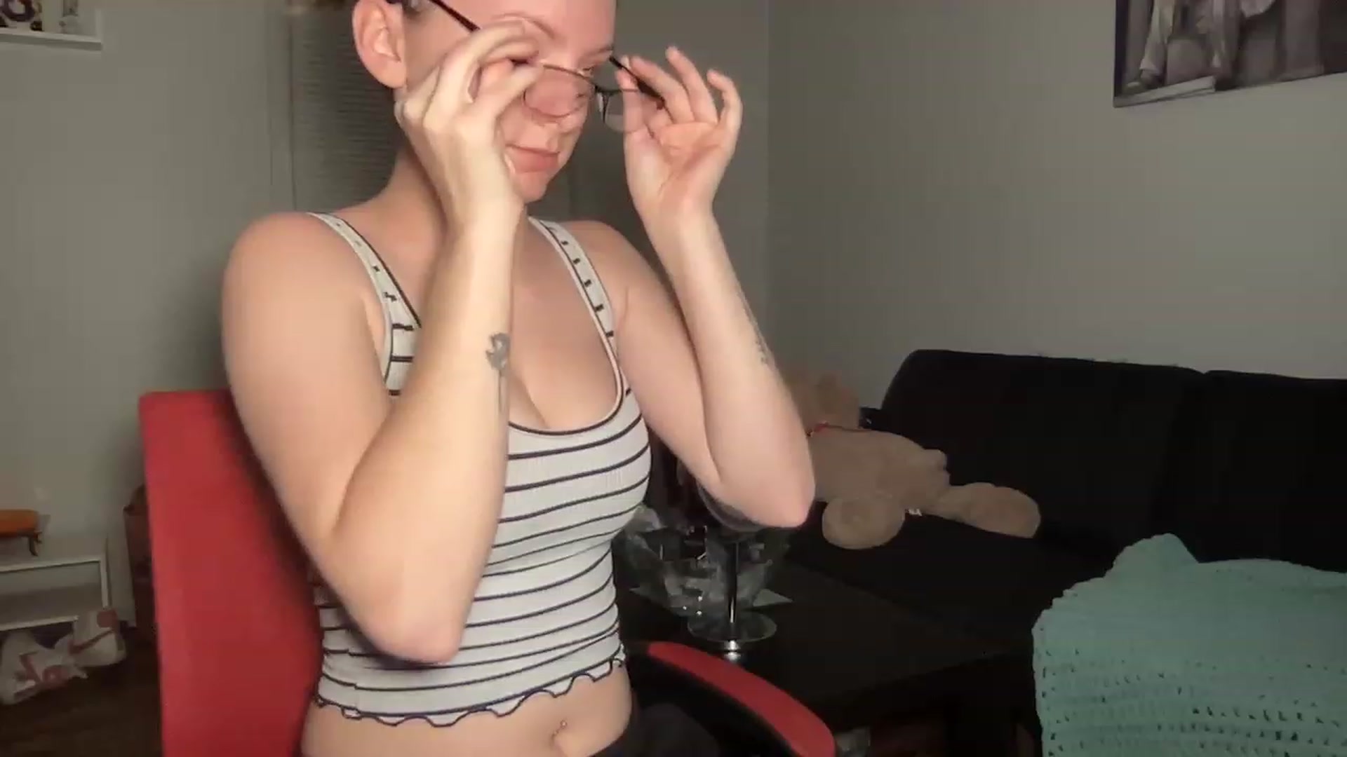 Gallery image thumbnail from Itslizzy22's myfreecams stream on, 12/19/2022, 09:34 image 5 of 20