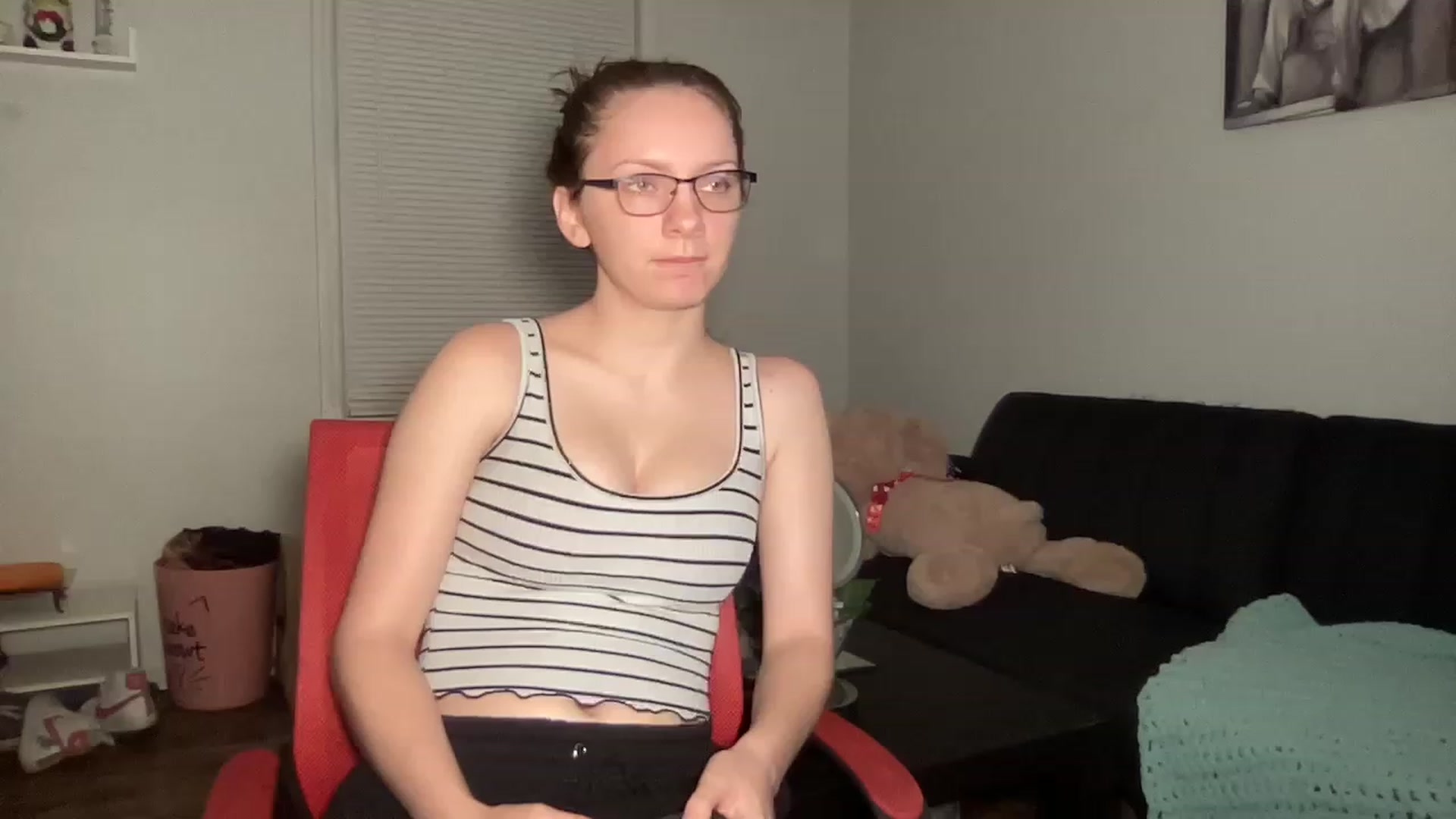 Gallery image thumbnail from Itslizzy22's myfreecams stream on, 12/19/2022, 09:34 image 17 of 20