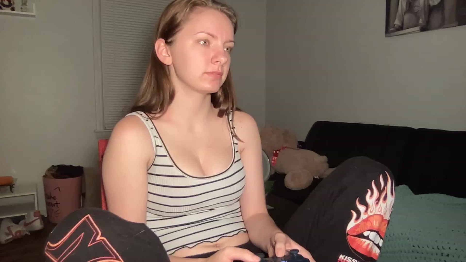 Gallery image thumbnail from Itslizzy22's myfreecams stream on, 12/19/2022, 09:34 image 4 of 20