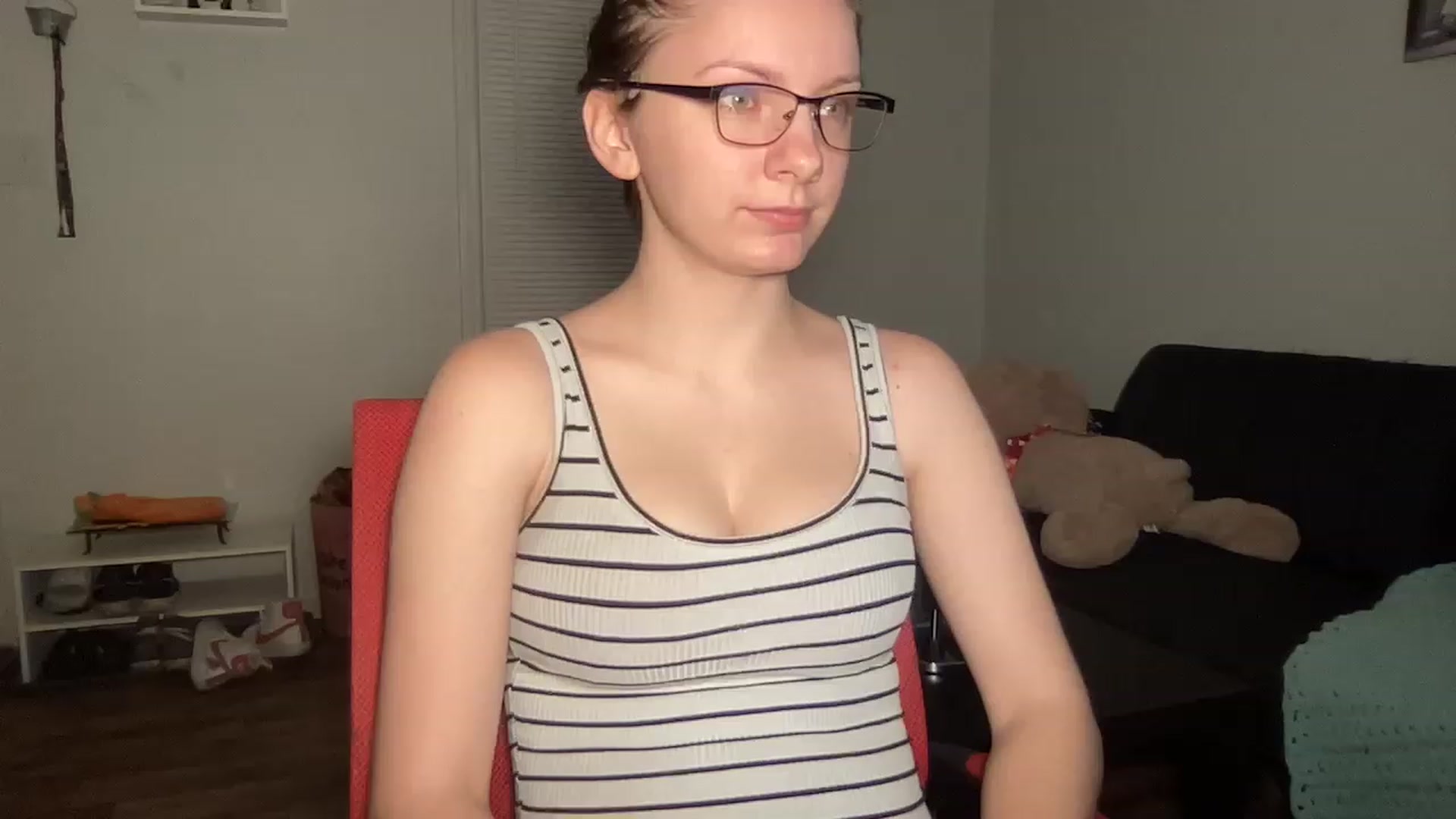 Gallery image thumbnail from Itslizzy22's myfreecams stream on, 12/19/2022, 10:31 image 6 of 20