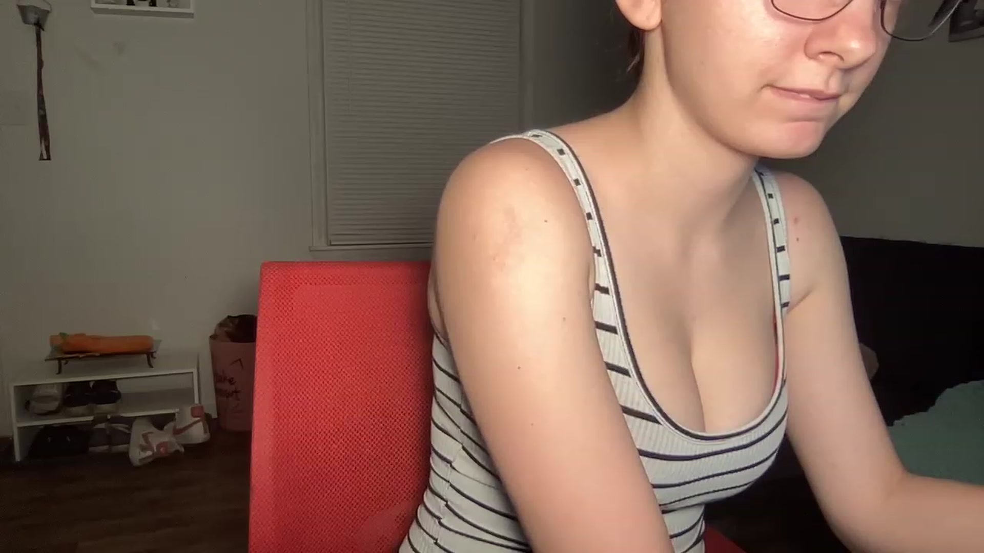 Gallery image thumbnail from Itslizzy22's myfreecams stream on, 12/19/2022, 10:31 image 5 of 20