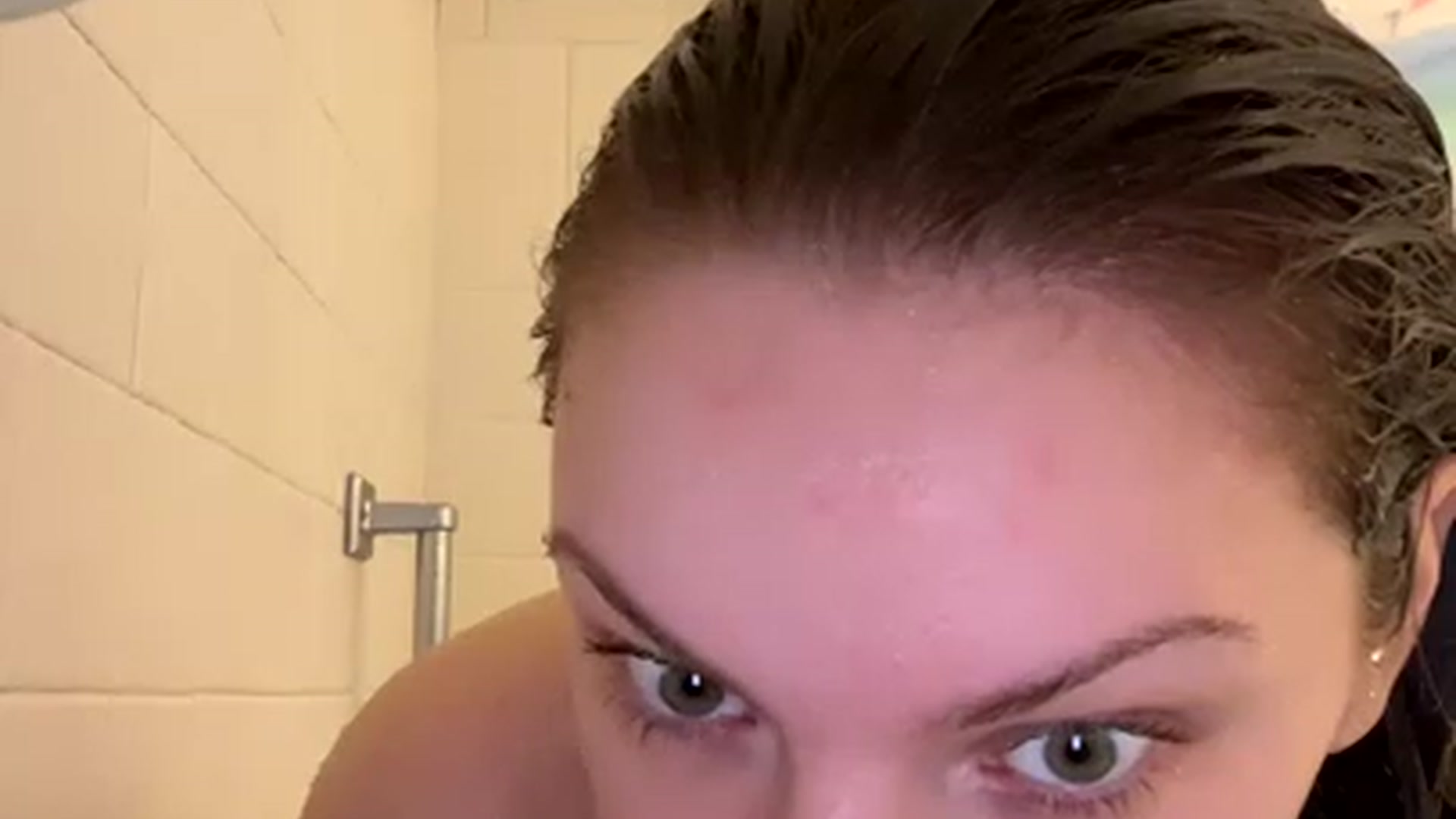 Gallery image thumbnail from Itslizzy22's myfreecams stream on, 12/21/2022, 24:05 image 6 of 20