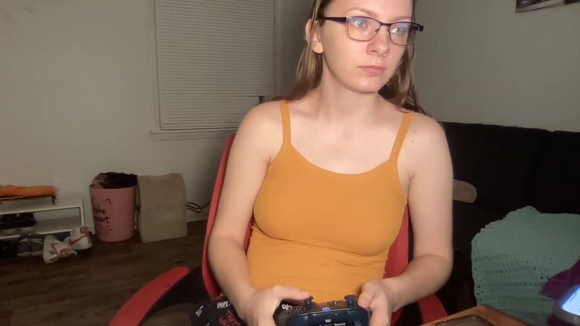 Gallery image thumbnail from Itslizzy22's myfreecams stream on, 12/21/2022, 01:22 image 10 of 20
