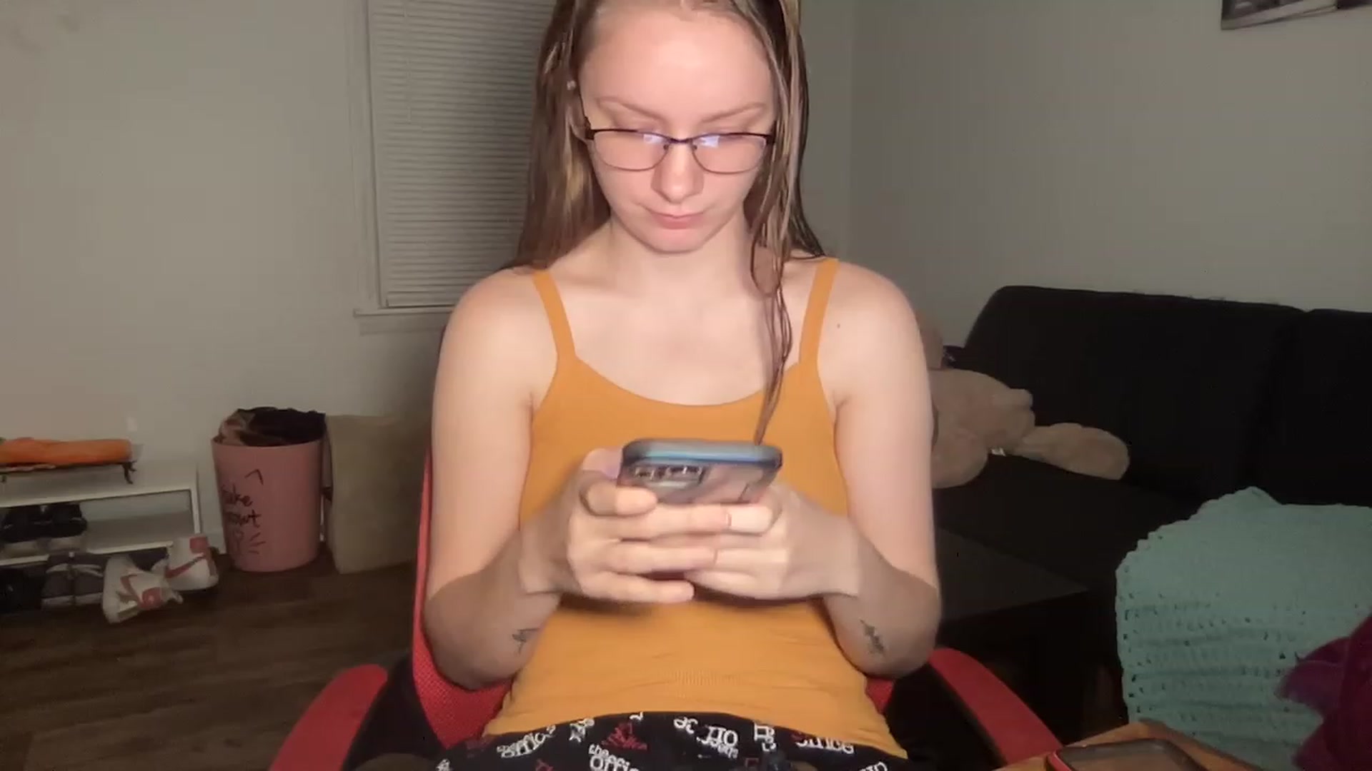 Gallery image thumbnail from Itslizzy22's myfreecams stream on, 12/21/2022, 01:22 image 14 of 20