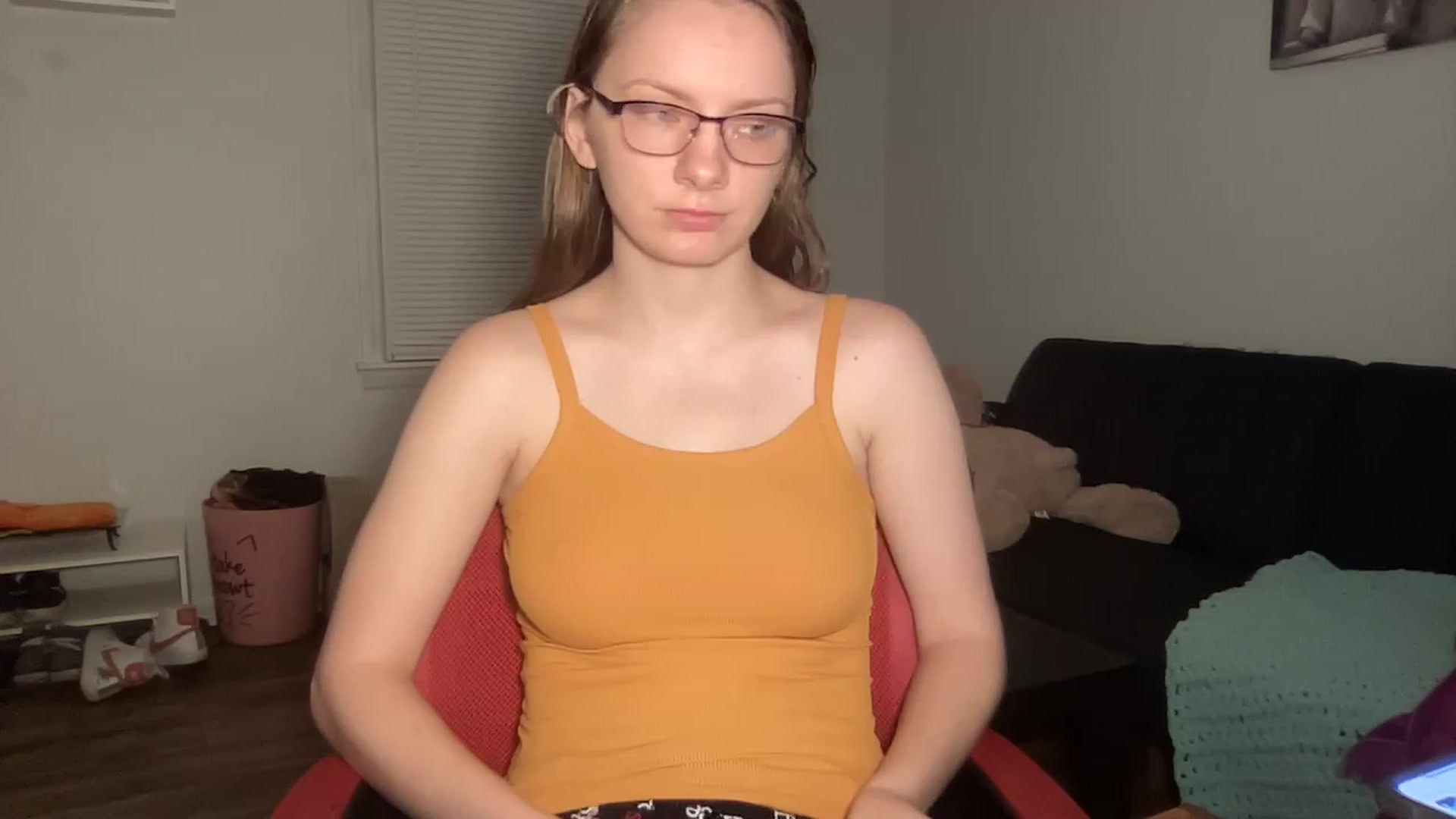 Gallery image thumbnail from Itslizzy22's myfreecams stream on, 12/21/2022, 01:22 image 9 of 20