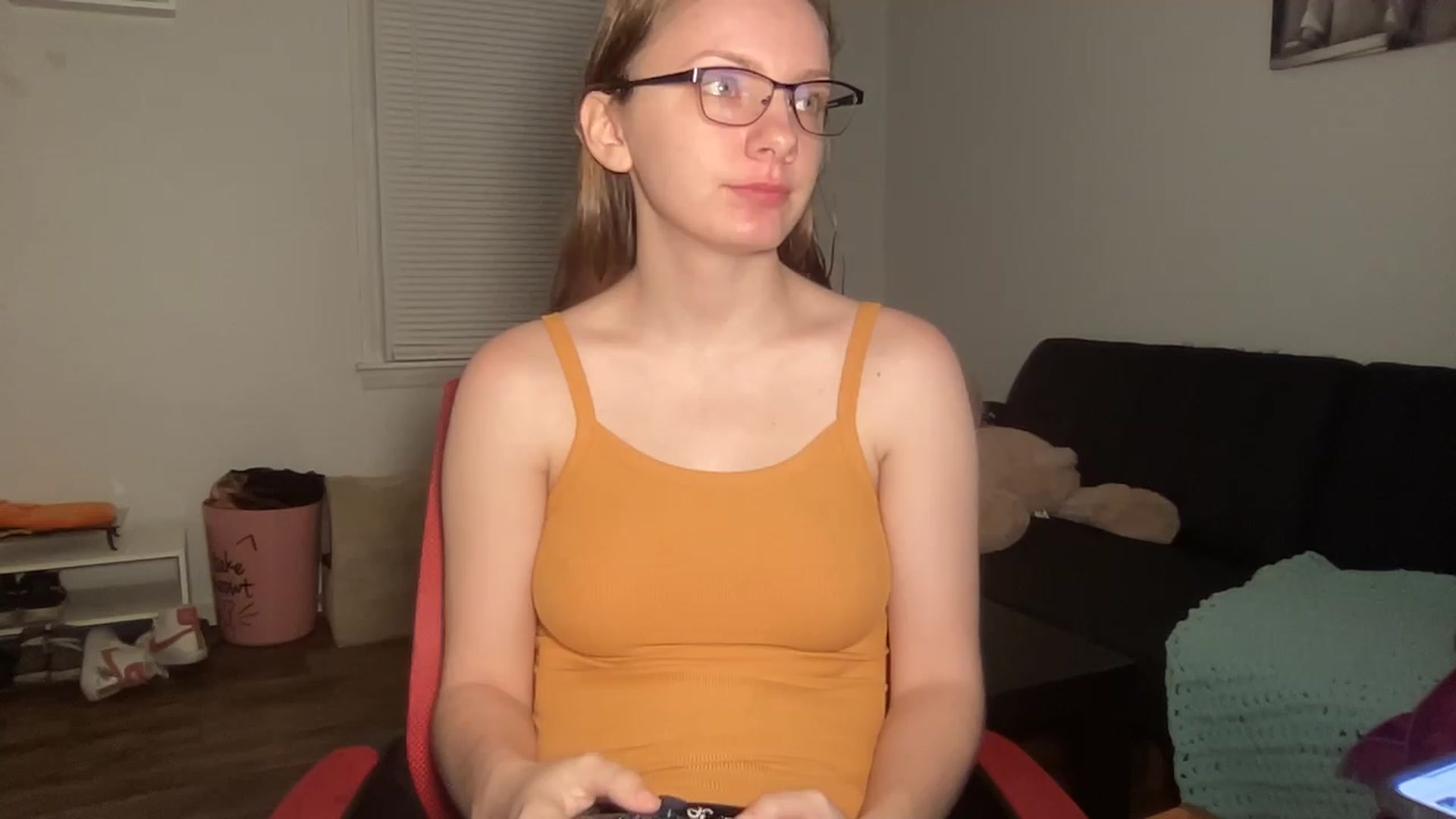 Gallery image thumbnail from Itslizzy22's myfreecams stream on, 12/21/2022, 01:22 image 5 of 20