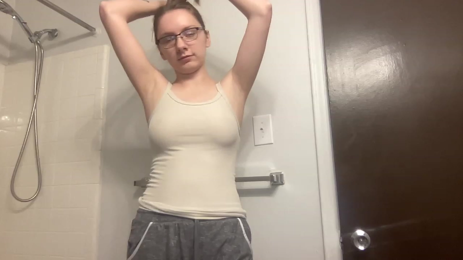 Gallery image thumbnail from Itslizzy22's myfreecams stream on, 12/23/2022, 08:24 image 1 of 20