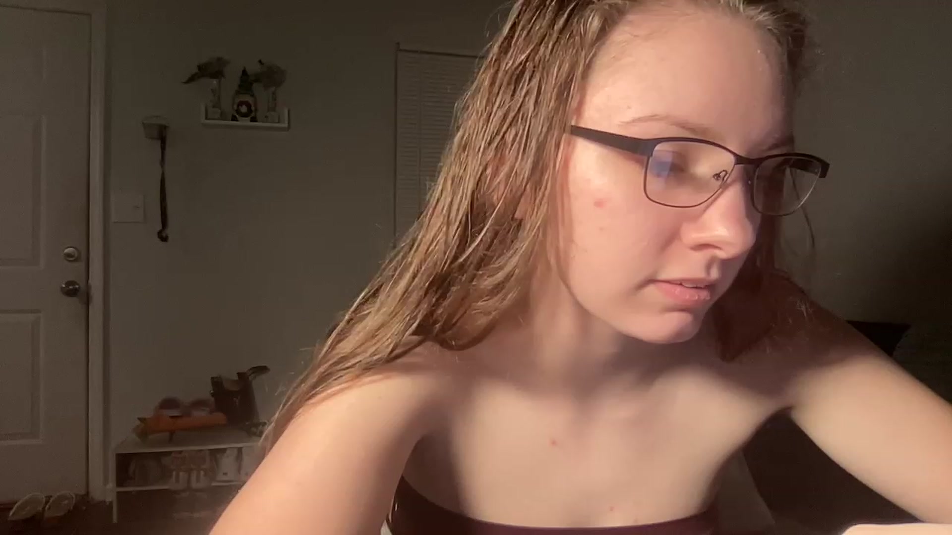 Gallery image thumbnail from Itslizzy22's myfreecams stream on, 12/26/2022, 03:56 image 10 of 20