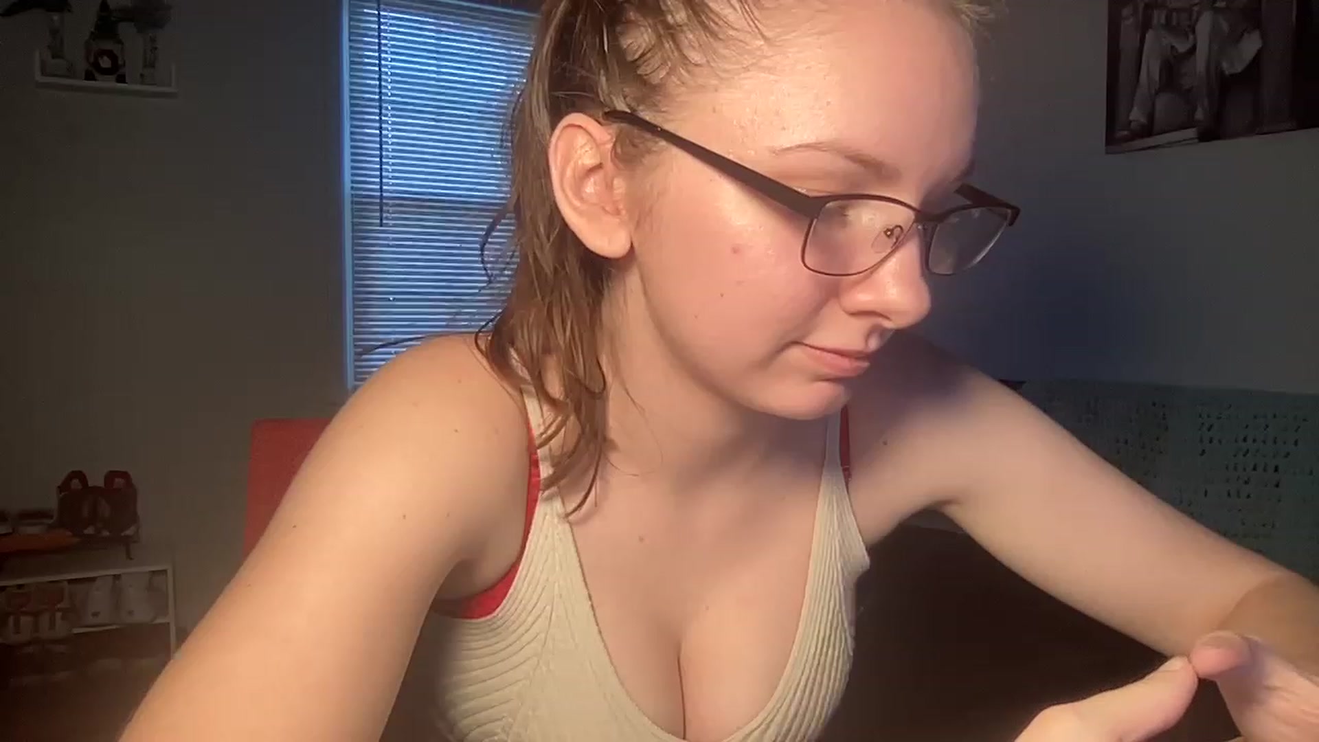 Gallery image thumbnail from Itslizzy22's myfreecams stream on, 12/27/2022, 22:03 image 12 of 20