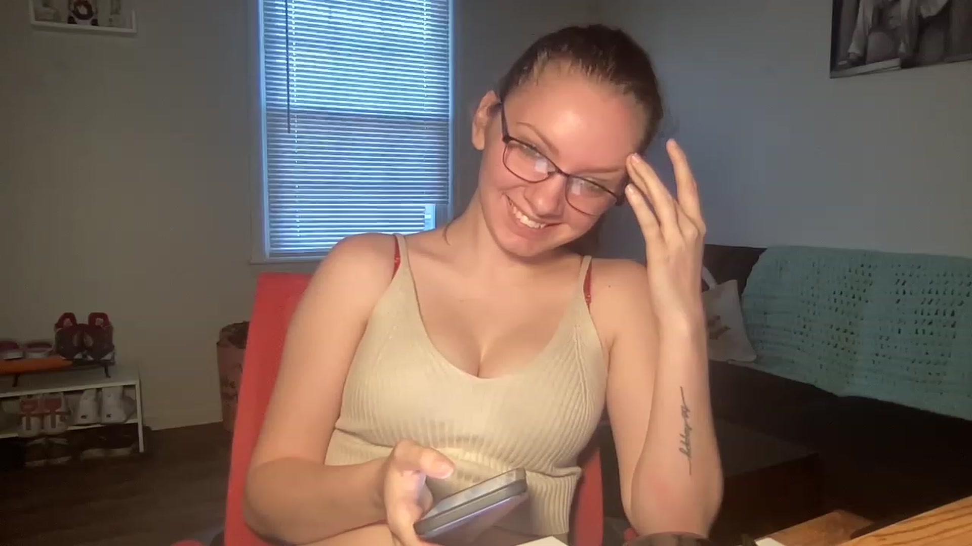 Gallery image thumbnail from Itslizzy22's myfreecams stream on, 12/27/2022, 22:03 image 10 of 20
