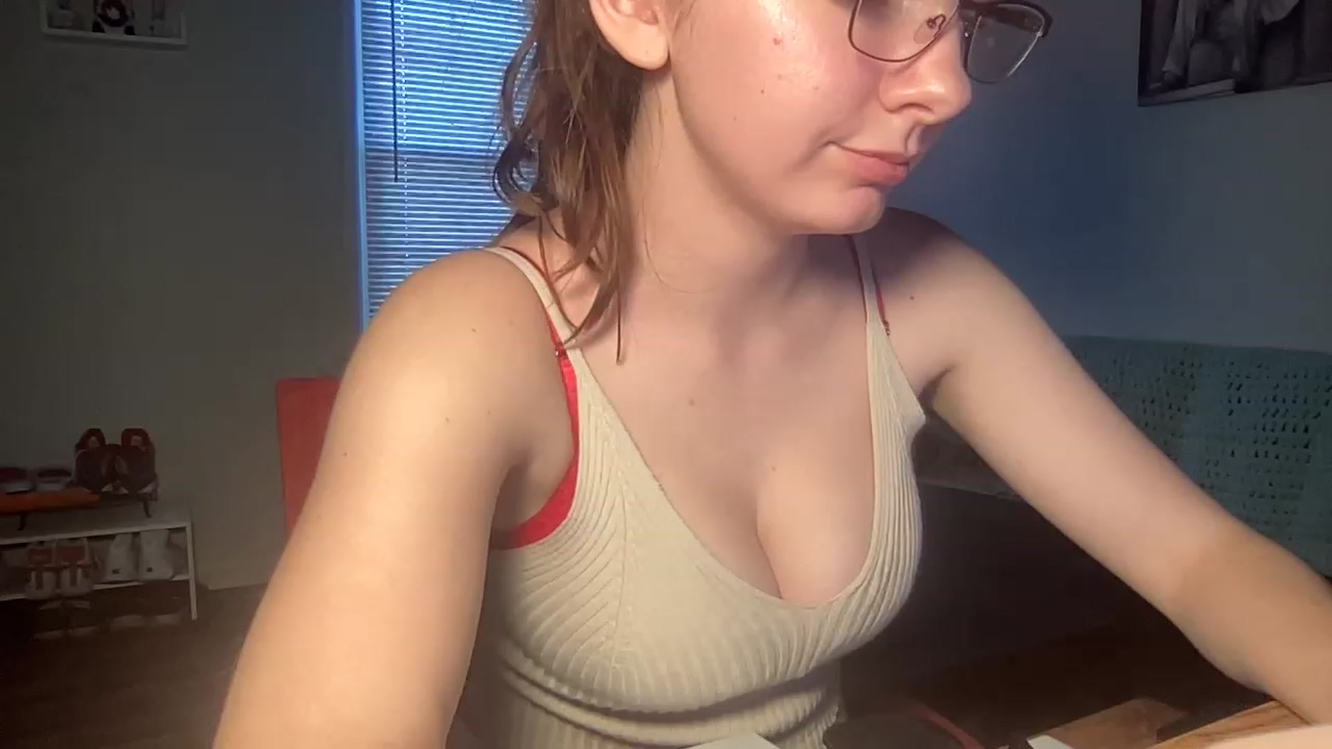 Gallery image thumbnail from Itslizzy22's myfreecams stream on, 12/27/2022, 22:03 image 2 of 20