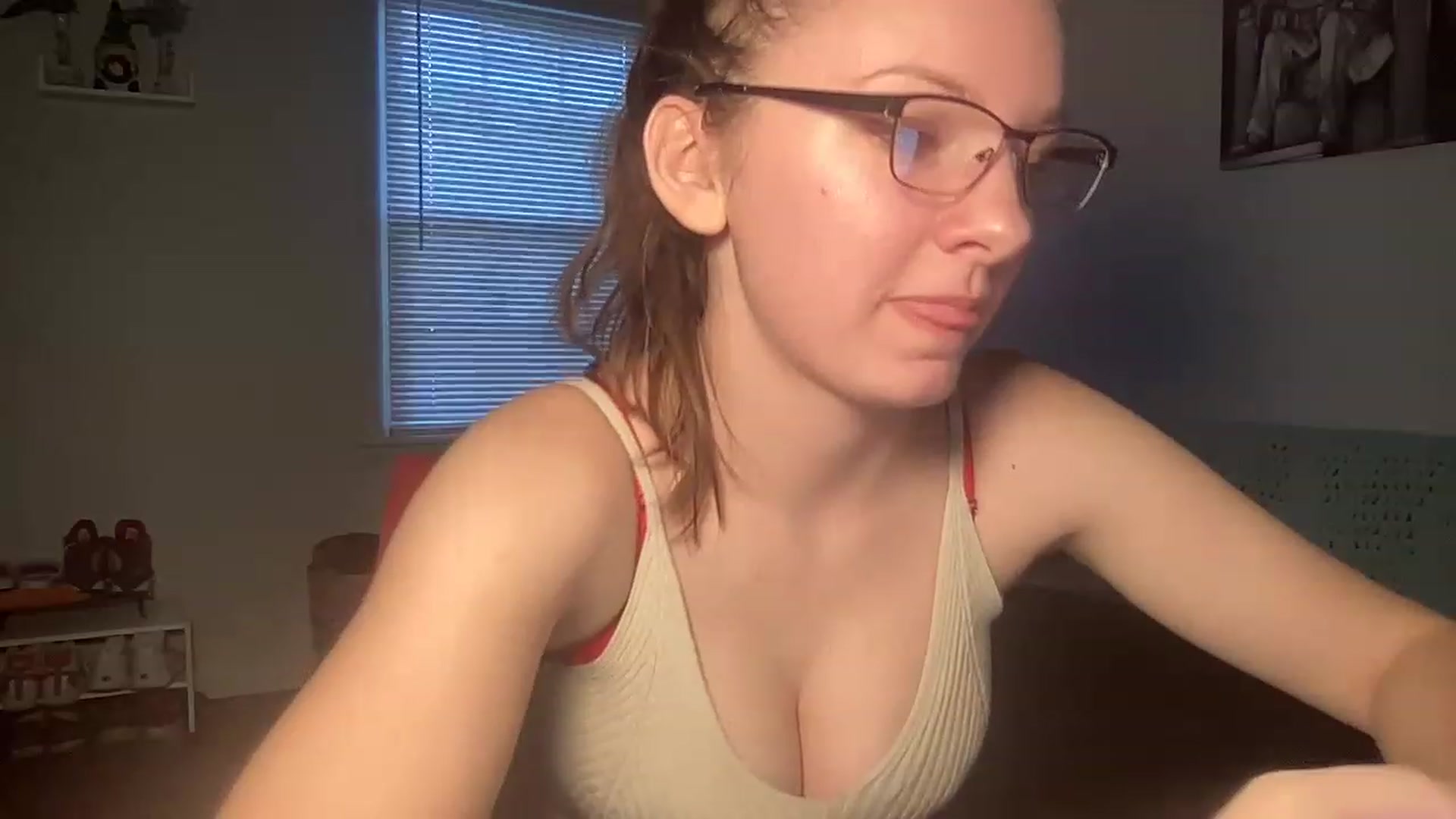 Gallery image thumbnail from Itslizzy22's myfreecams stream on, 12/27/2022, 22:03 image 16 of 20