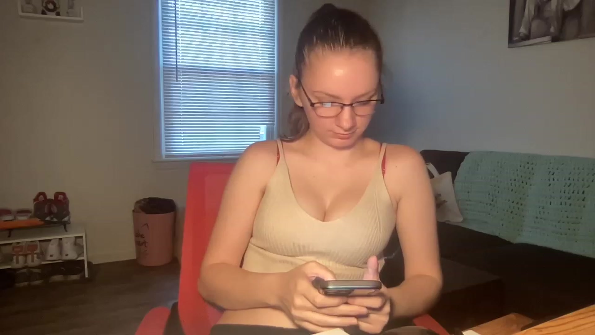 Gallery image thumbnail from Itslizzy22's myfreecams stream on, 12/27/2022, 22:03 image 6 of 20
