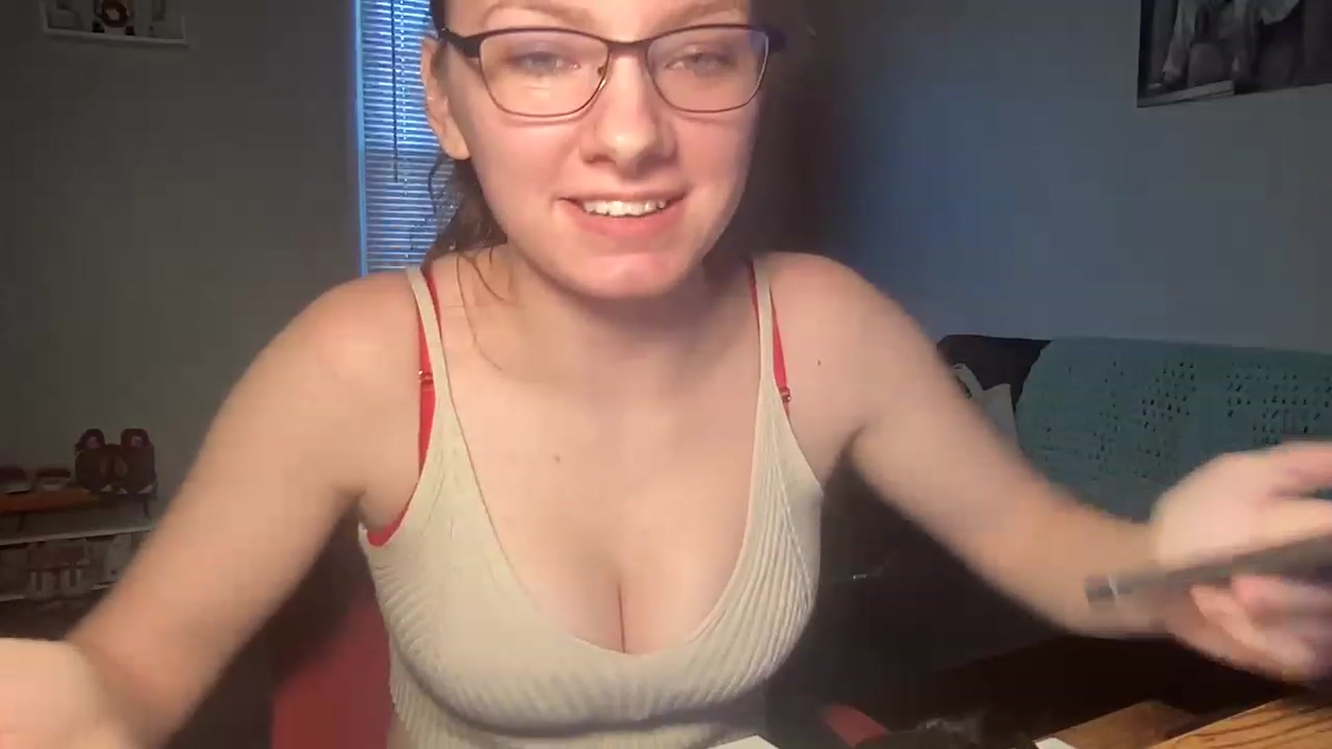 Gallery image thumbnail from Itslizzy22's myfreecams stream on, 12/27/2022, 22:03 image 11 of 20