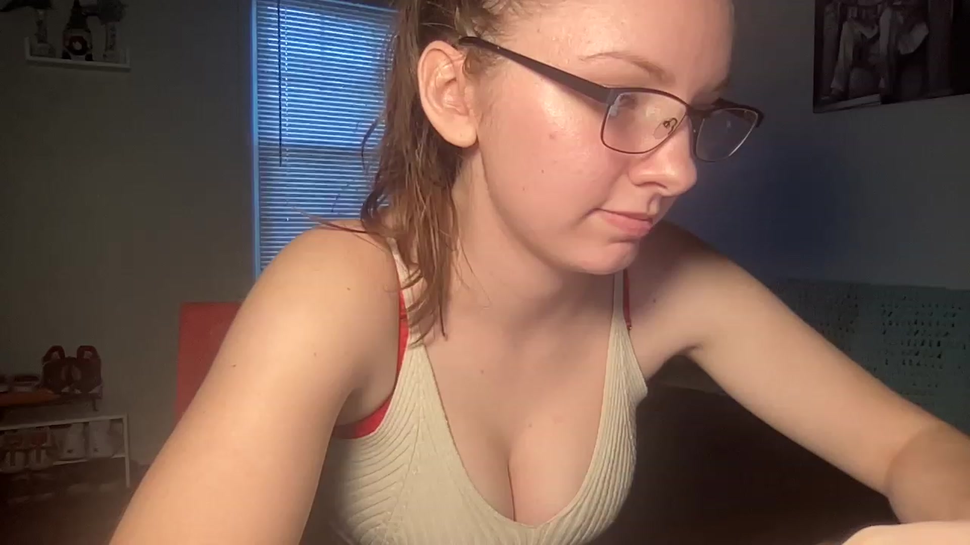 Gallery image thumbnail from Itslizzy22's myfreecams stream on, 12/27/2022, 22:03 image 13 of 20