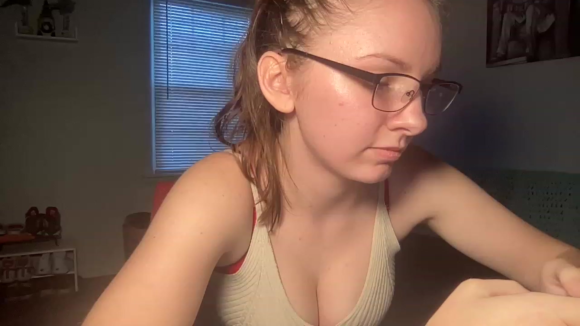 Gallery image thumbnail from Itslizzy22's myfreecams stream on, 12/27/2022, 22:03 image 17 of 20