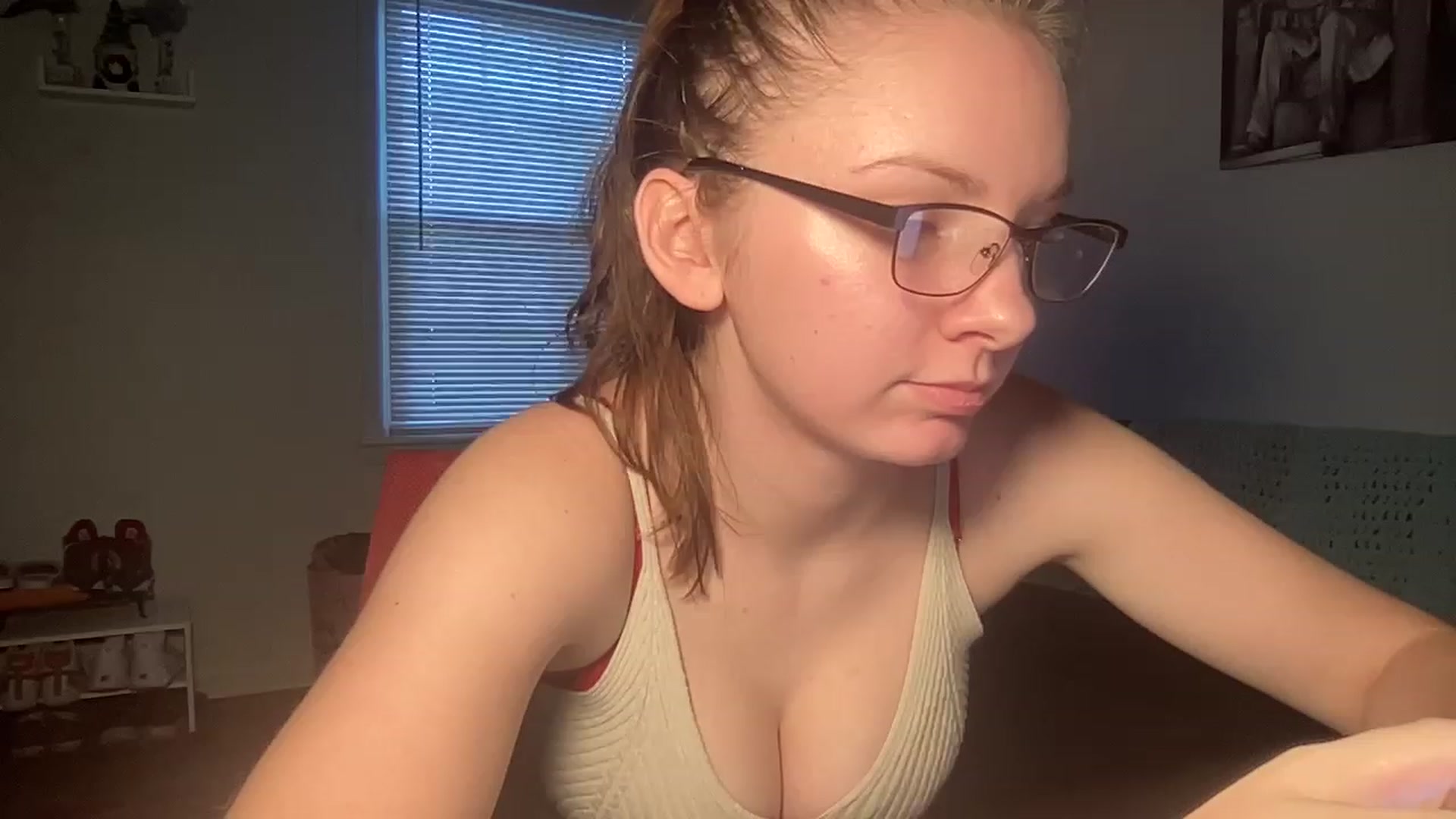 Gallery image thumbnail from Itslizzy22's myfreecams stream on, 12/27/2022, 22:03 image 15 of 20