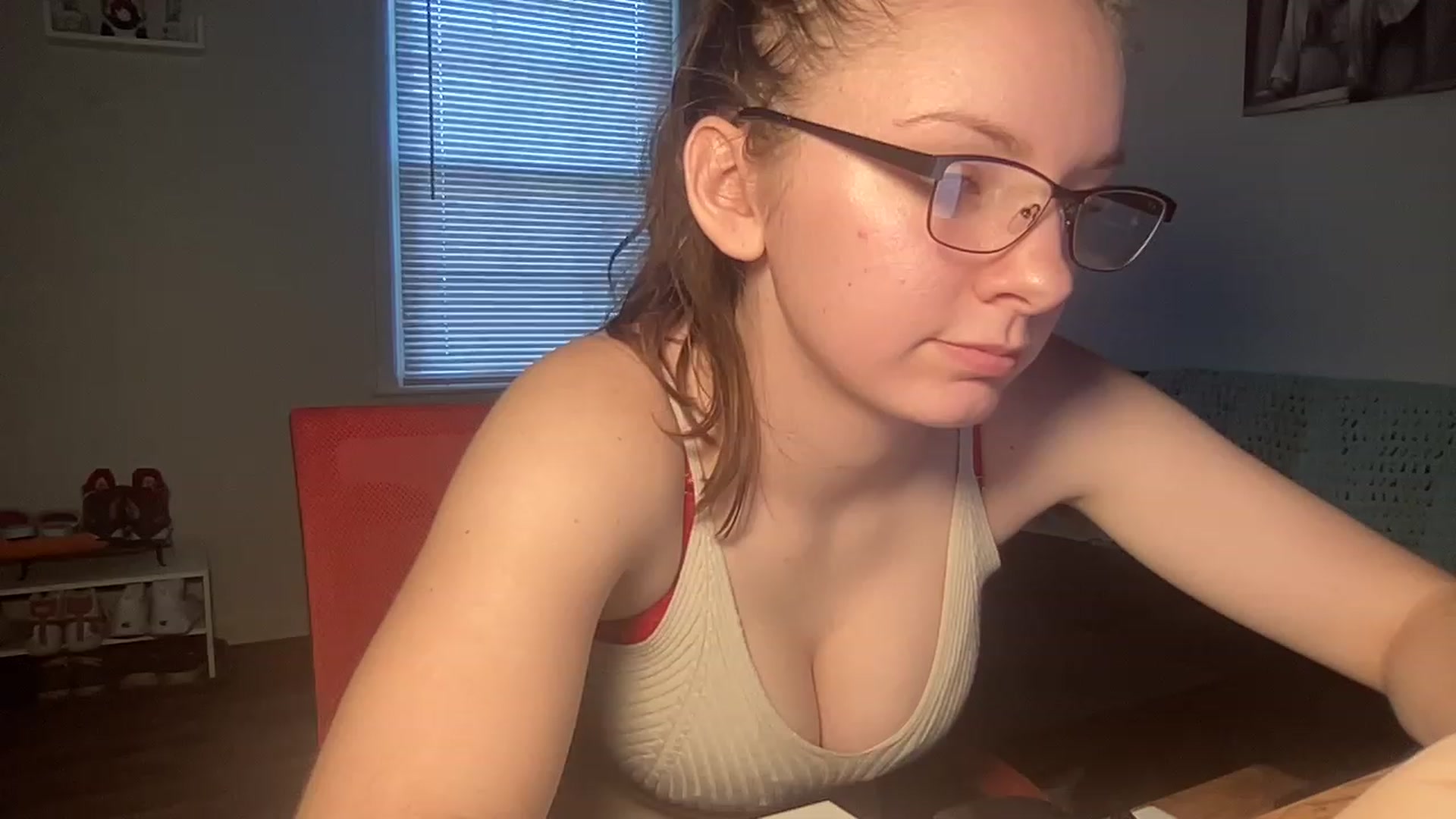 Gallery image thumbnail from Itslizzy22's myfreecams stream on, 12/27/2022, 22:03 image 7 of 20