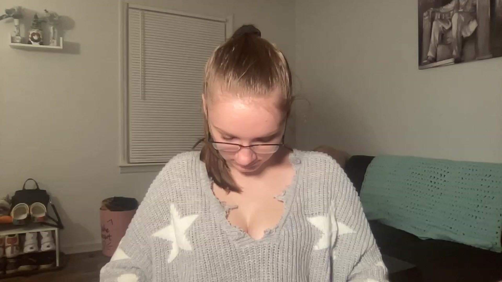 Gallery image thumbnail from Itslizzy22's myfreecams stream on, 12/30/2022, 02:39 image 14 of 20
