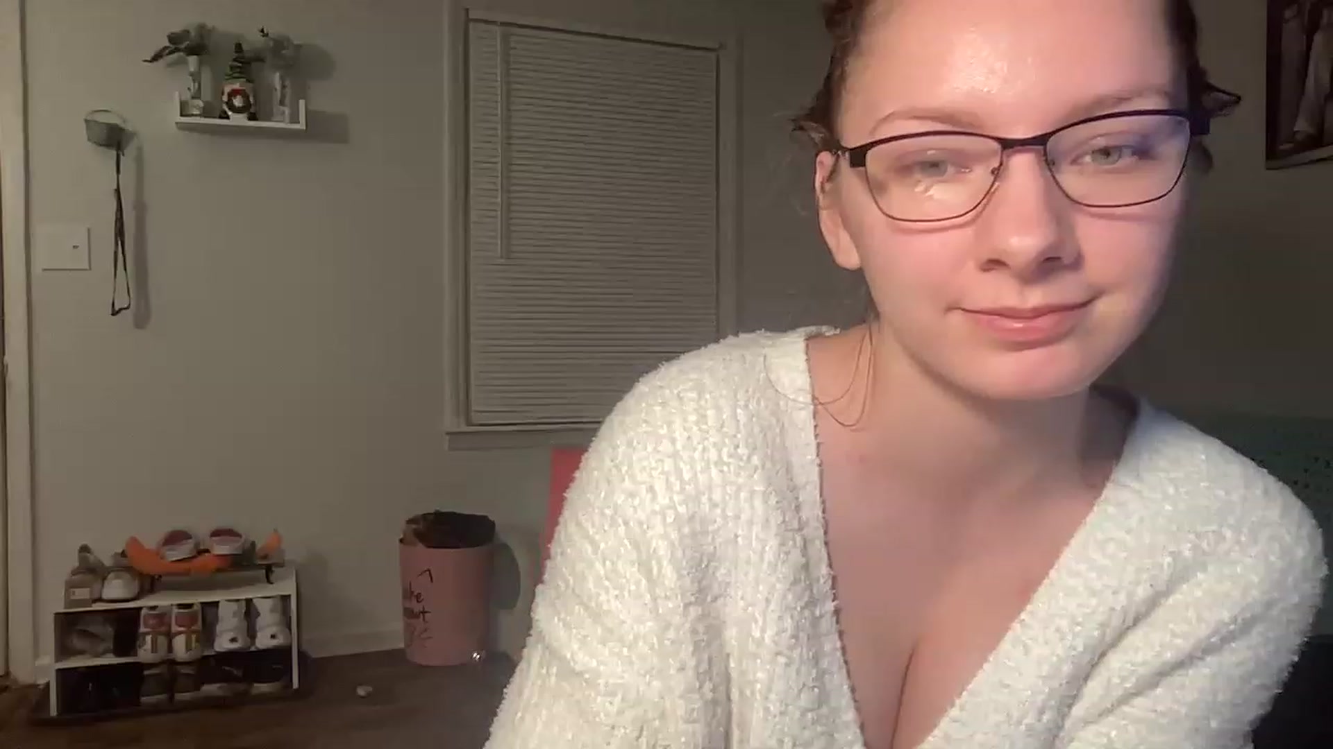 Gallery image thumbnail from Itslizzy22's myfreecams stream on, 01/03/2023, 04:39 image 8 of 20