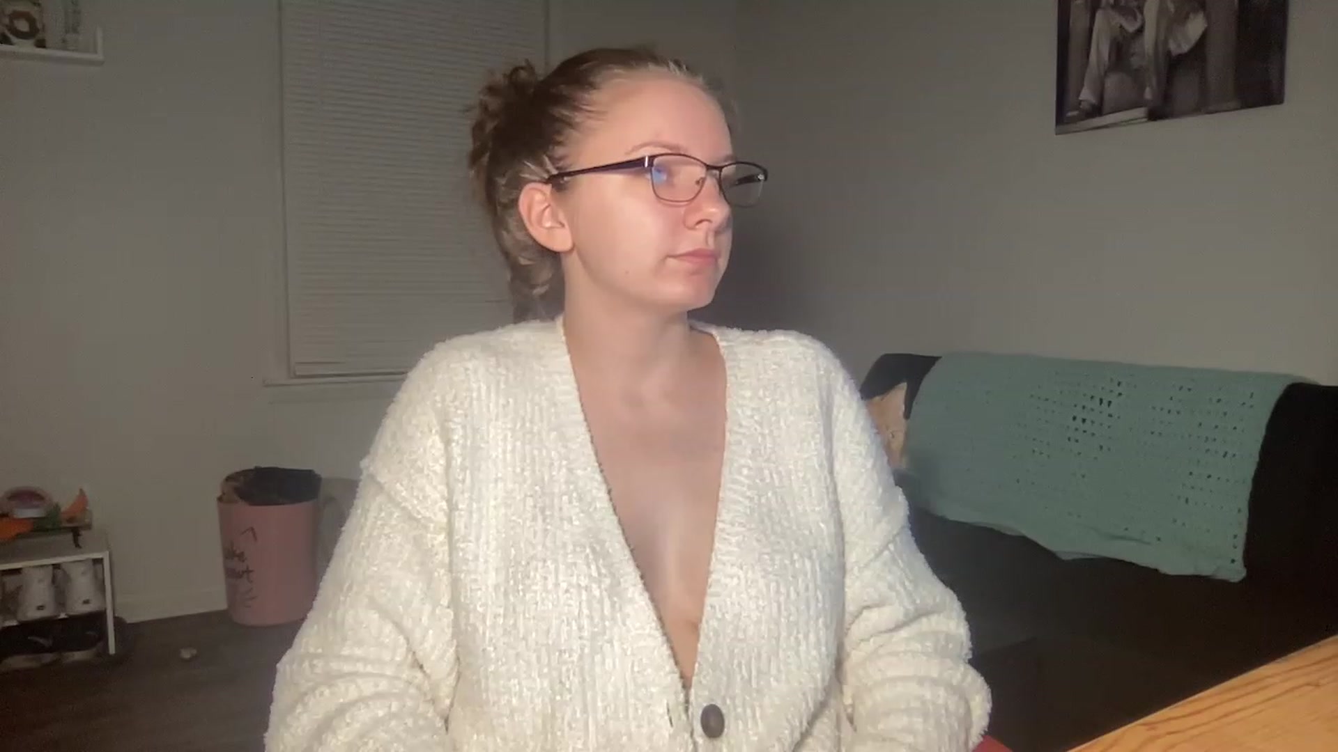 Gallery image thumbnail from Itslizzy22's myfreecams stream on, 01/03/2023, 23:42 image 11 of 20