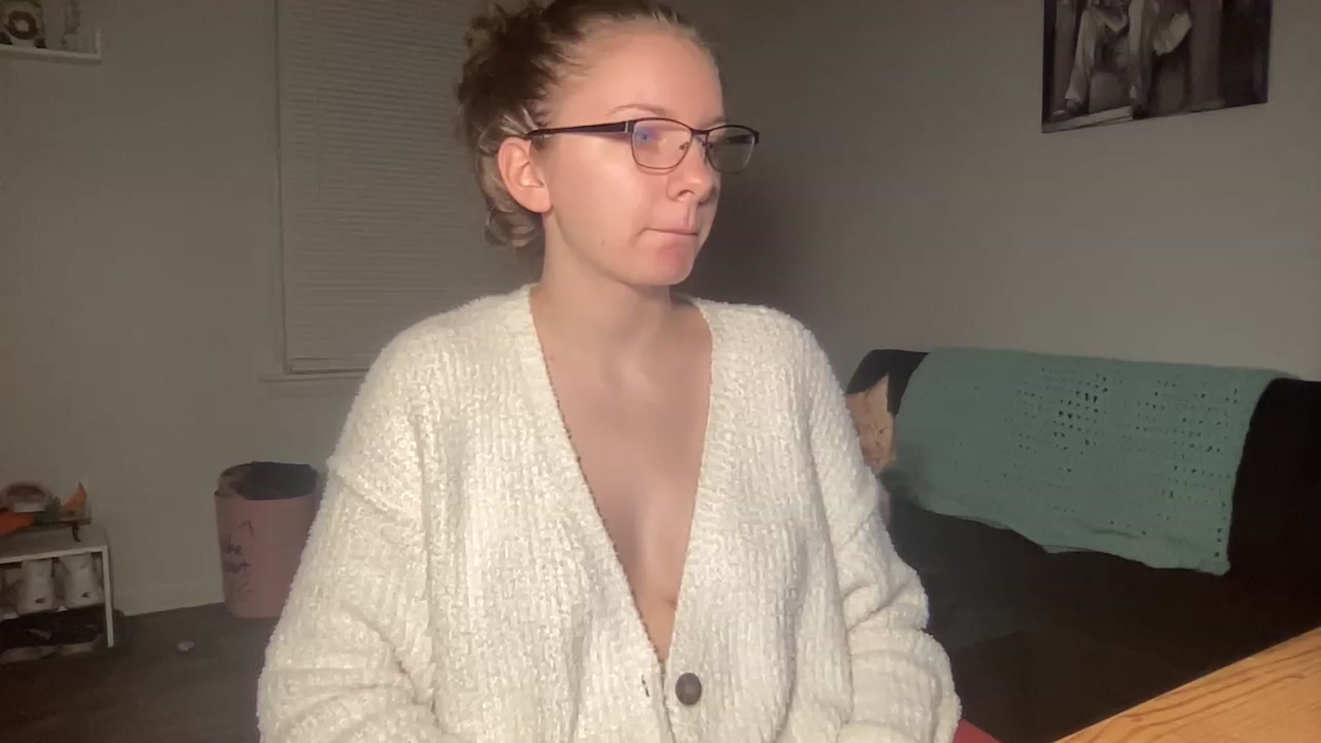 Gallery image thumbnail from Itslizzy22's myfreecams stream on, 01/03/2023, 23:42 image 1 of 20