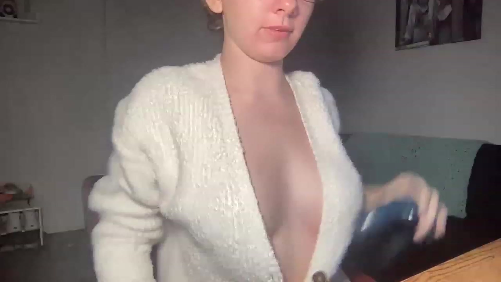 Gallery image thumbnail from Itslizzy22's myfreecams stream on, 01/03/2023, 23:42 image 15 of 20