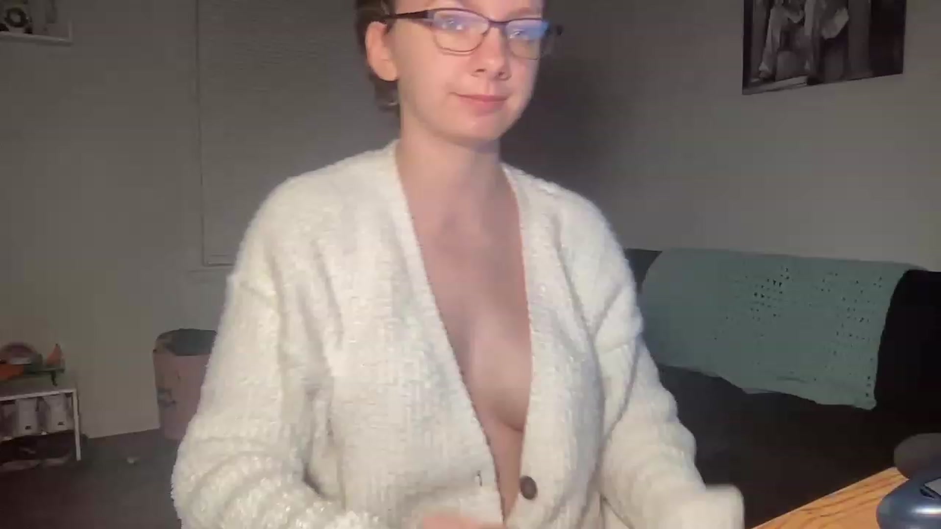 Gallery image thumbnail from Itslizzy22's myfreecams stream on, 01/03/2023, 23:42 image 19 of 20