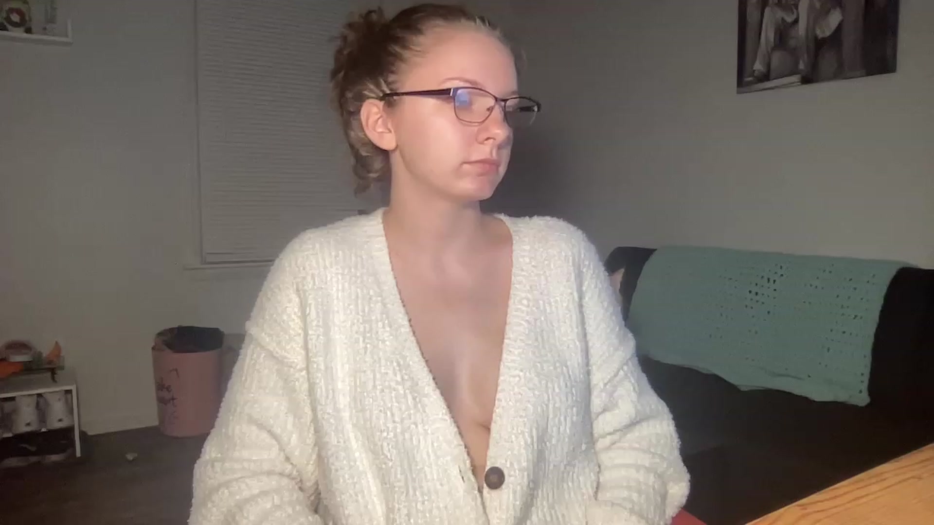 Gallery image thumbnail from Itslizzy22's myfreecams stream on, 01/03/2023, 23:42 image 8 of 20