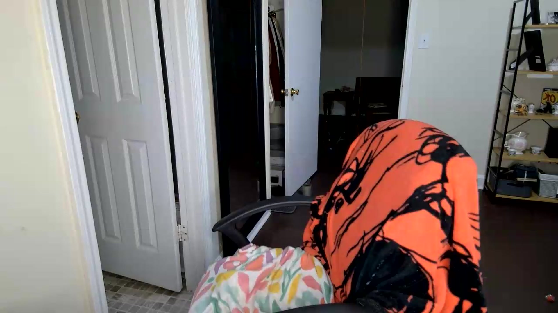 Gallery image thumbnail from ItzQueenLizzy's myfreecams stream on, 07/30/2026, 02:30 image 13 of 20