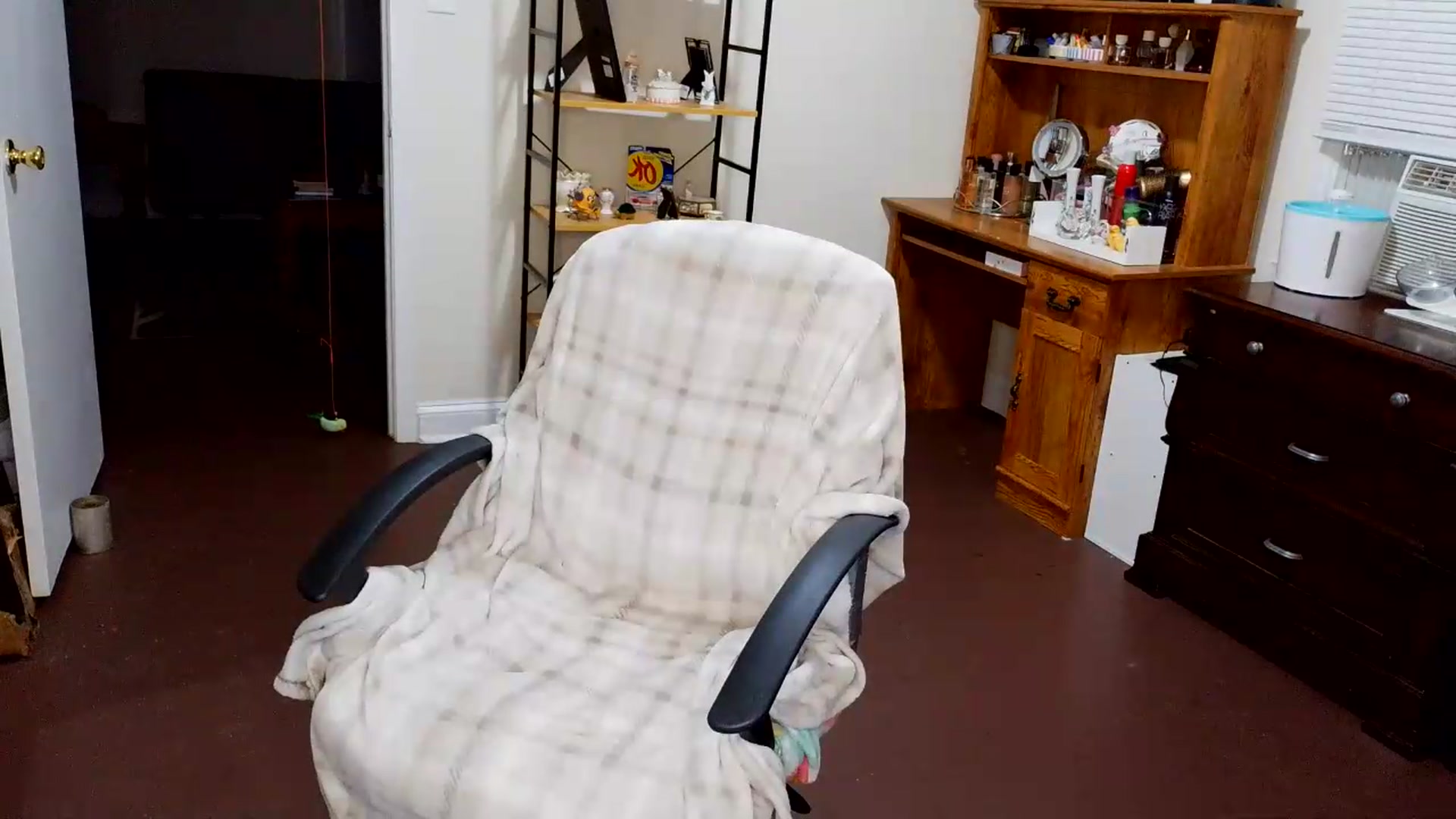 Gallery image thumbnail from ItzQueenLizzy's myfreecams stream on, 08/12/2026, 03:10 image 14 of 20