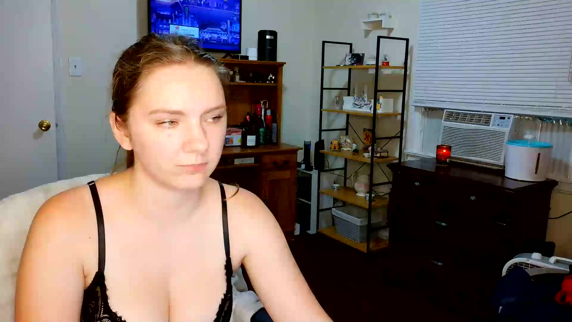 Gallery image thumbnail from ItzQueenLizzy's myfreecams stream on, 08/21/2026, 06:30 image 19 of 20